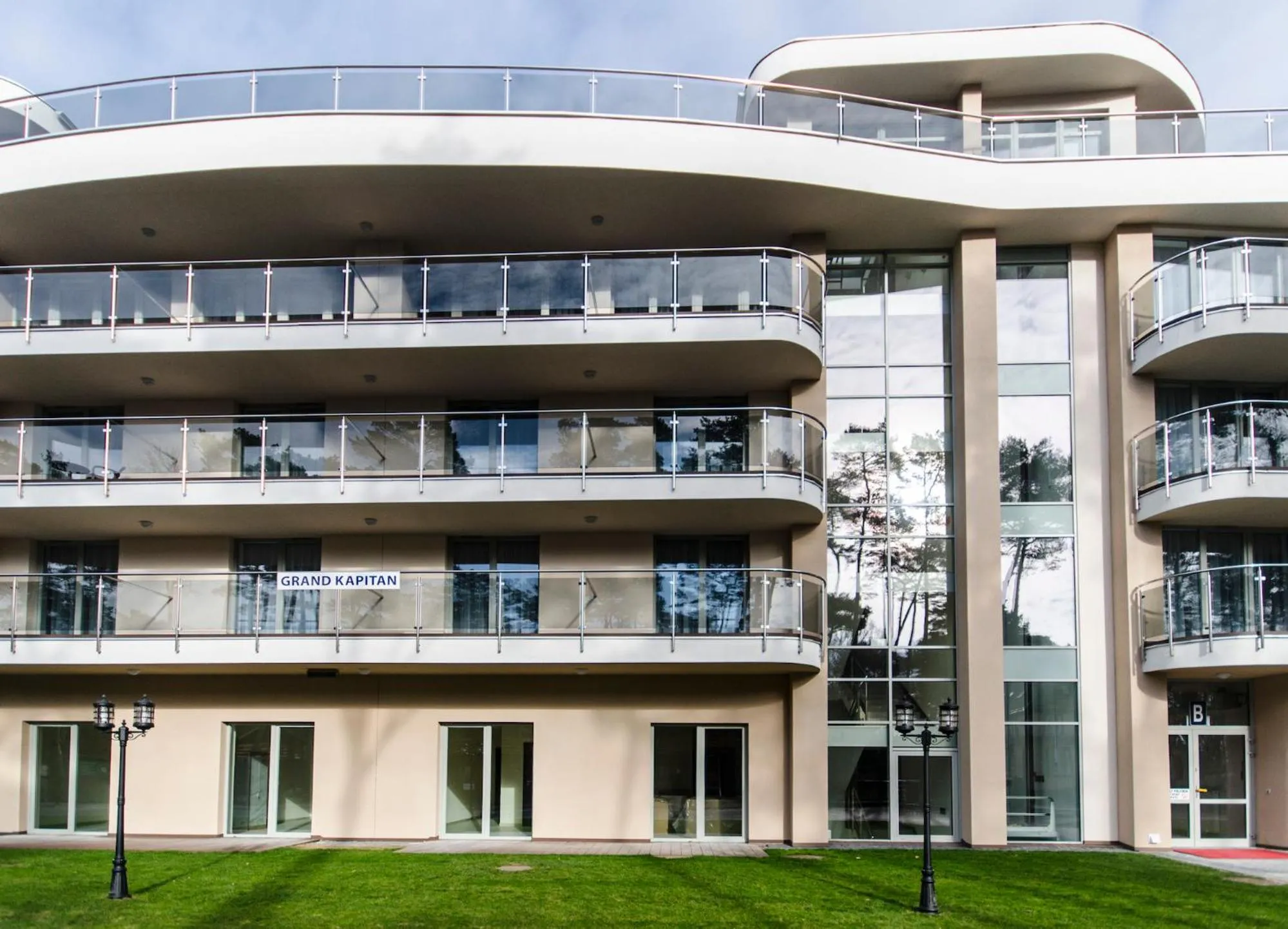 Property building in Grand Kapitan Medi Spa - POKOJE OZONOWANE