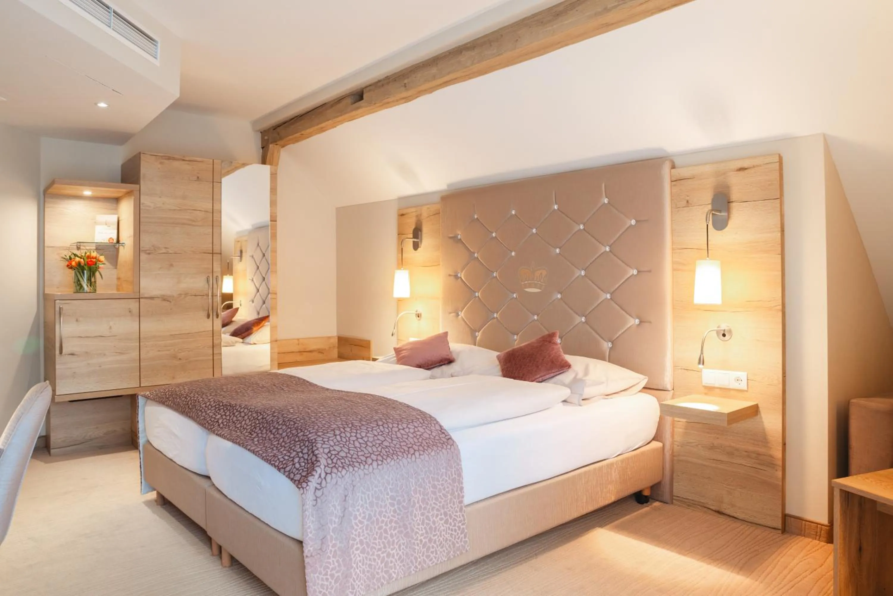 Living room, Bed in Hotel Krone