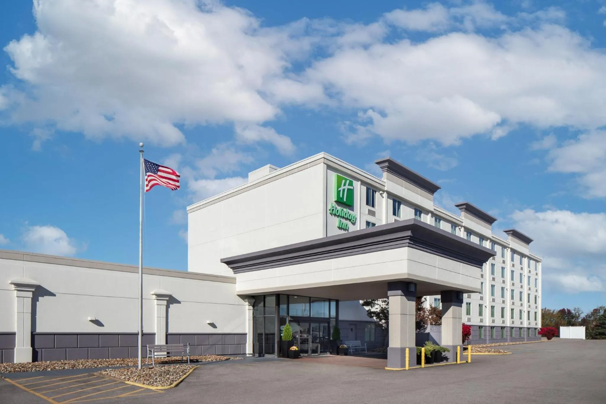 Property building in Holiday Inn Weirton-Steubenville Area