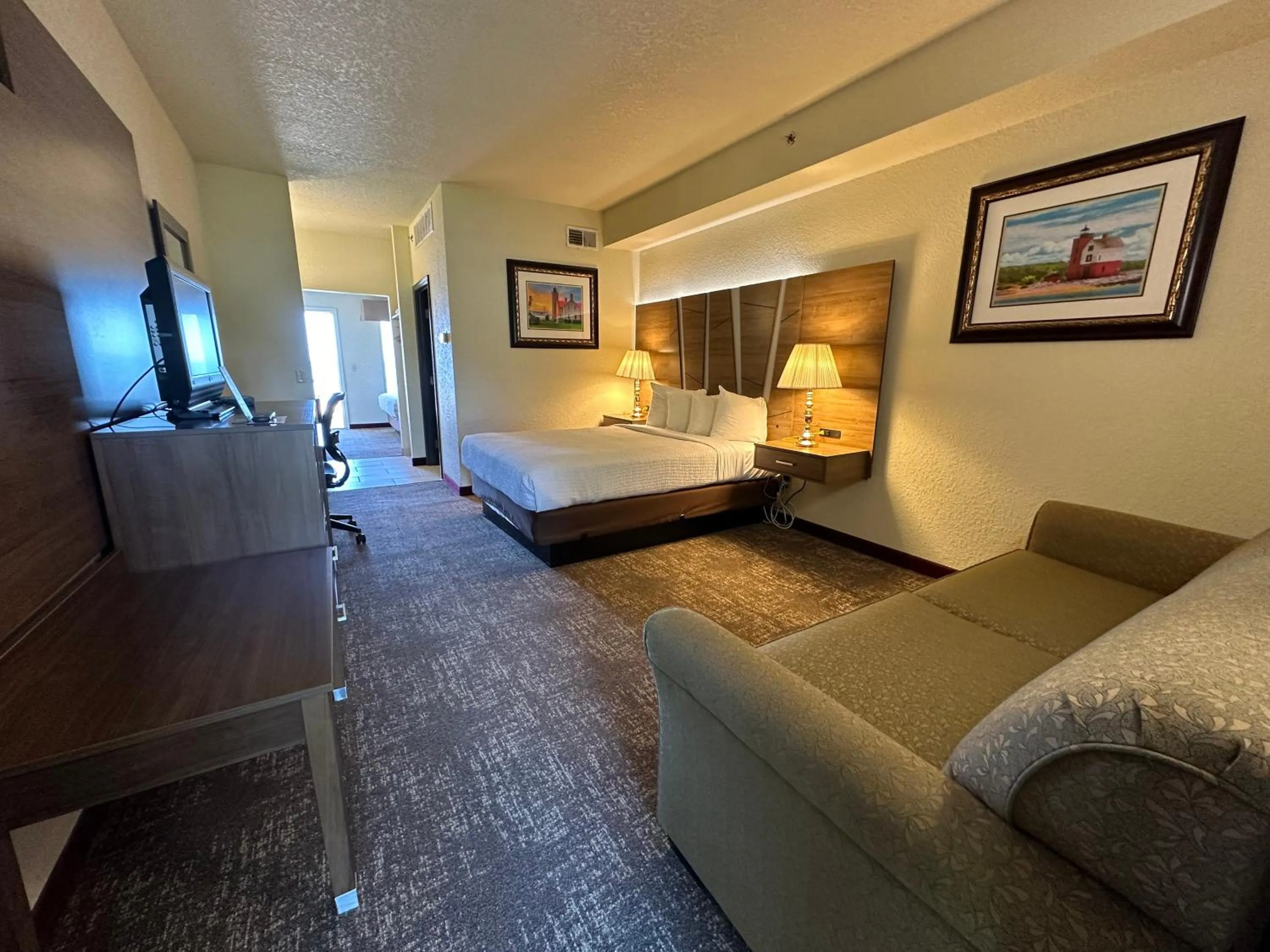 Photo of the whole room, Bed in Mackinaw Beach and Bay Inn & Suites