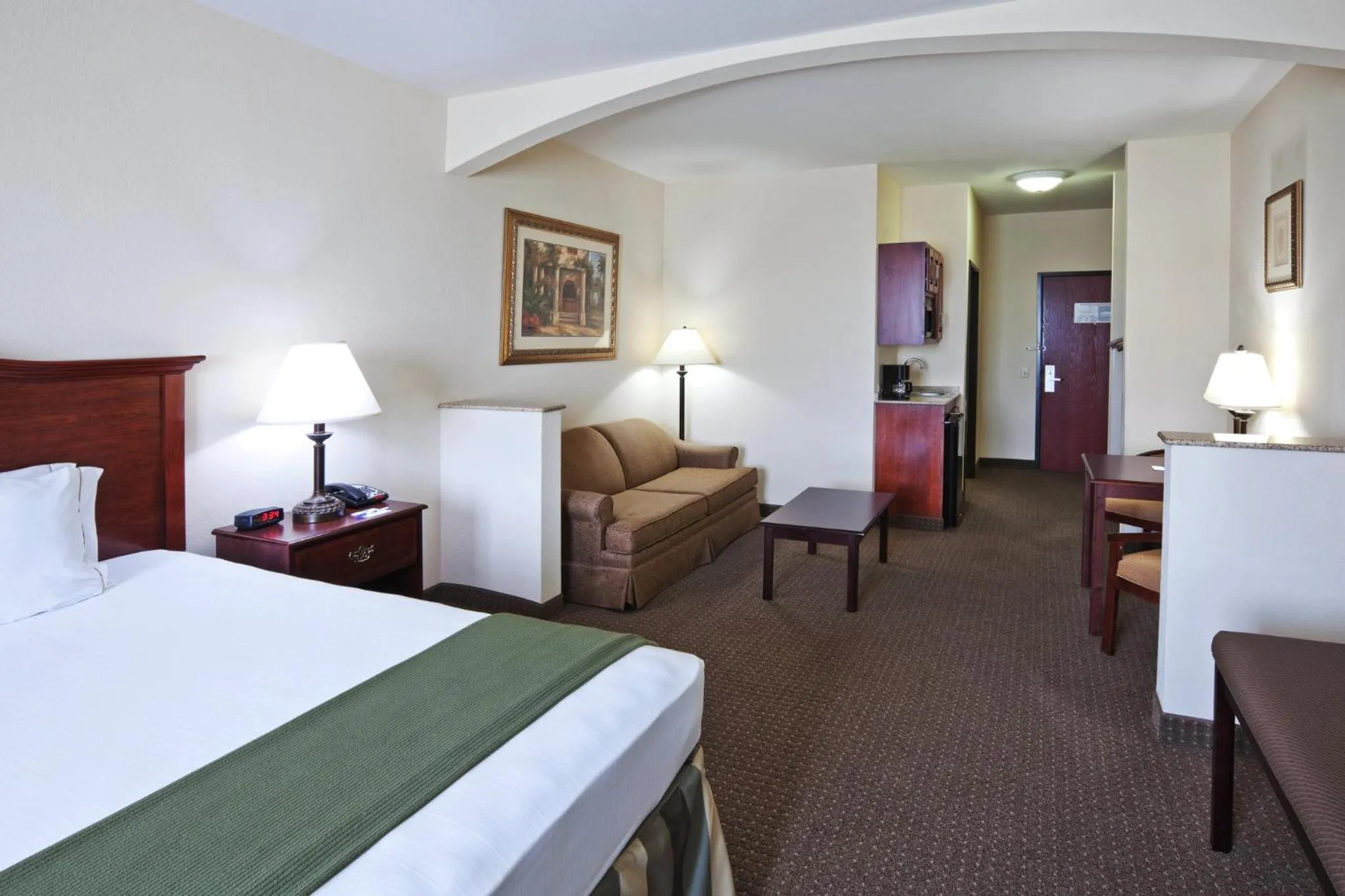 Photo of the whole room, Bed in Holiday Inn Express Hotel & Suites Woodward Hwy 270 by IHG