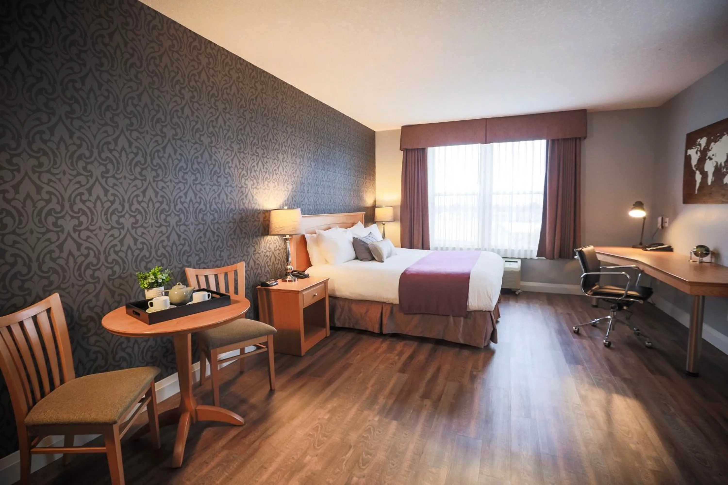 Photo of the whole room, Bed in Cambridge Hotel and Conference Centre