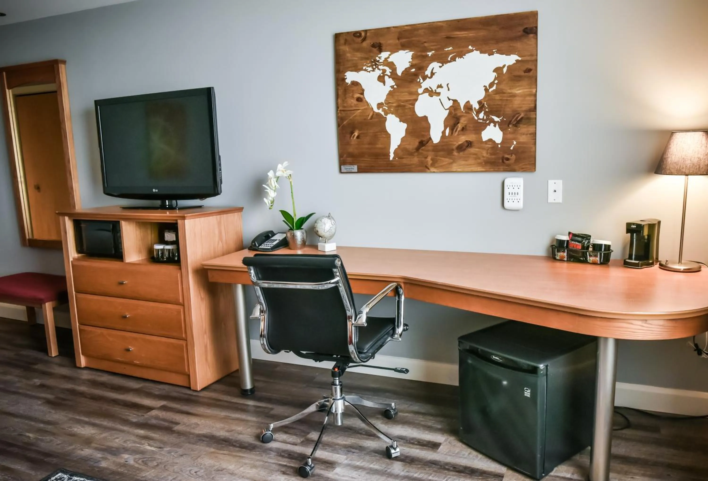 TV and multimedia in Cambridge Hotel and Conference Centre