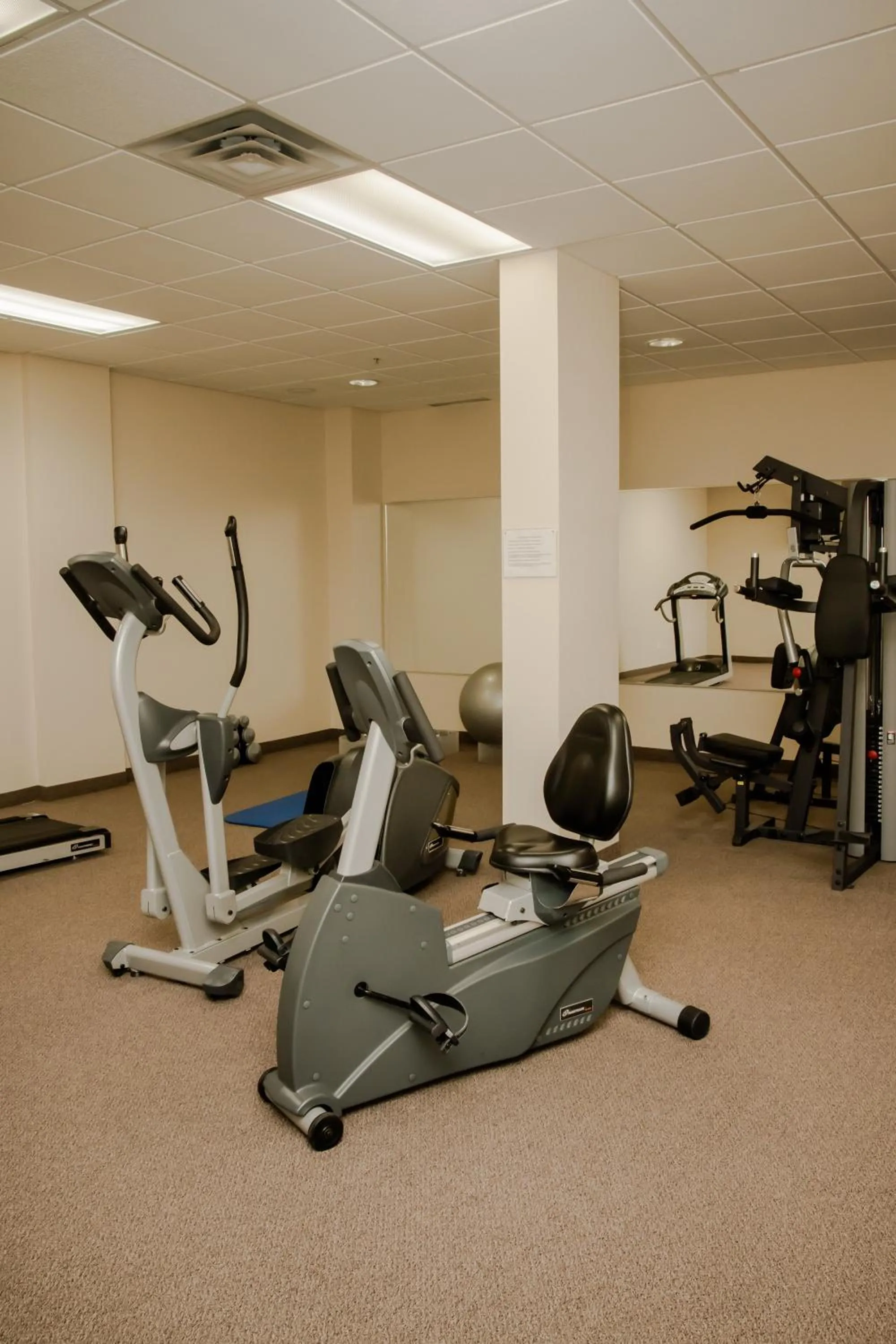 Fitness centre/facilities in Cambridge Hotel and Conference Centre
