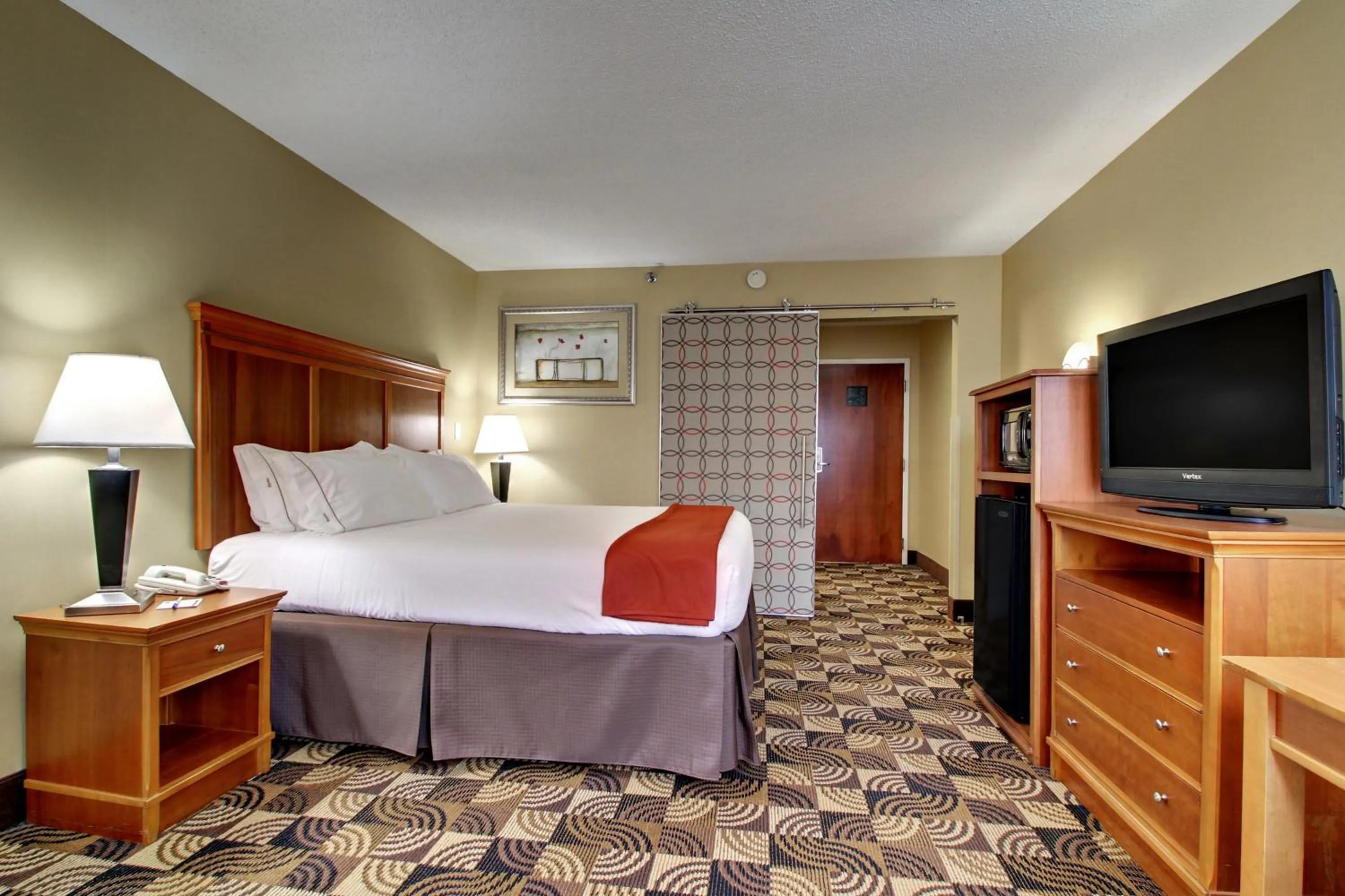 Photo of the whole room, Bed in Holiday Inn Express Hurricane Mills Waverly by IHG