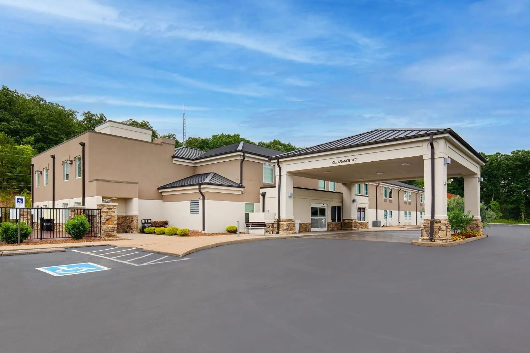Property building in Holiday Inn Express Hurricane Mills Waverly by IHG