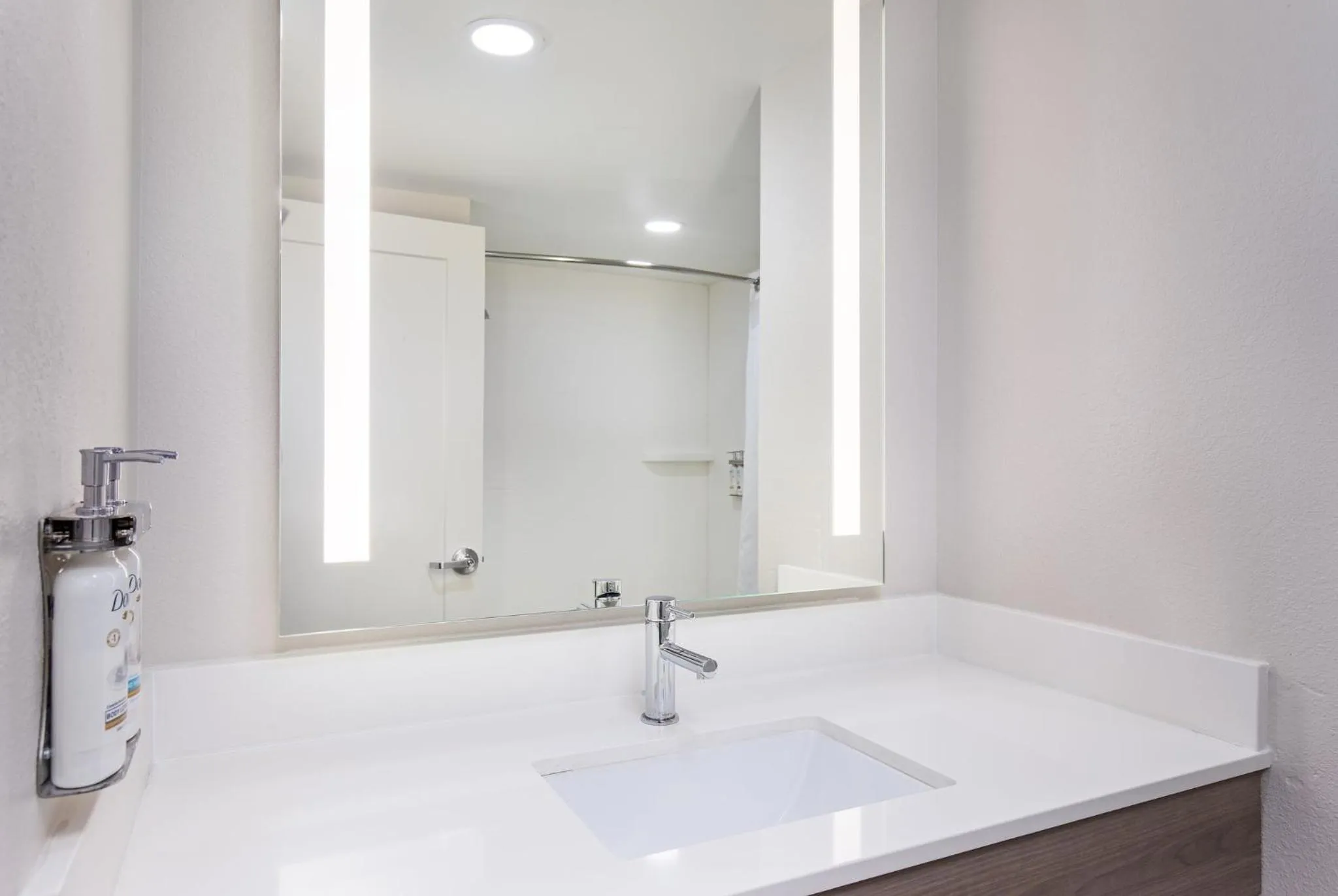 Photo of the whole room in Holiday Inn Express Hurricane Mills Waverly by IHG