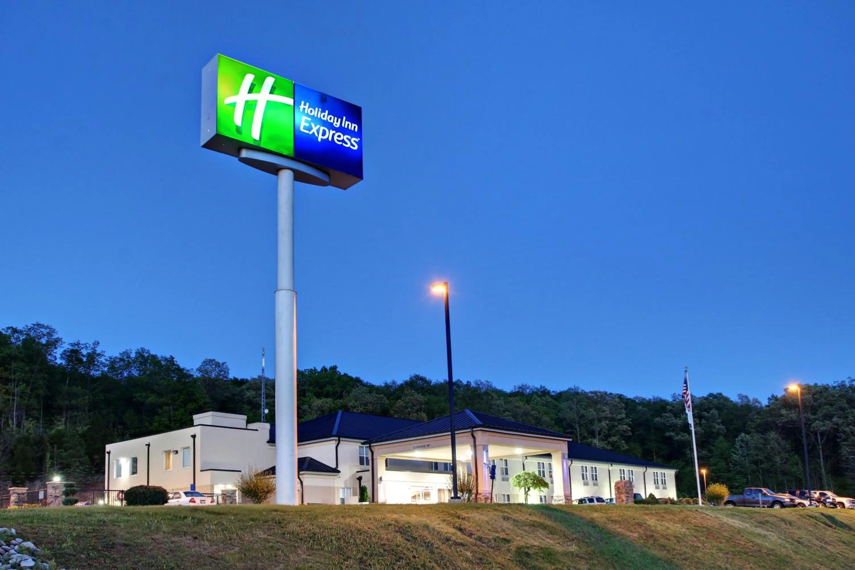 Property building in Holiday Inn Express Hurricane Mills Waverly by IHG