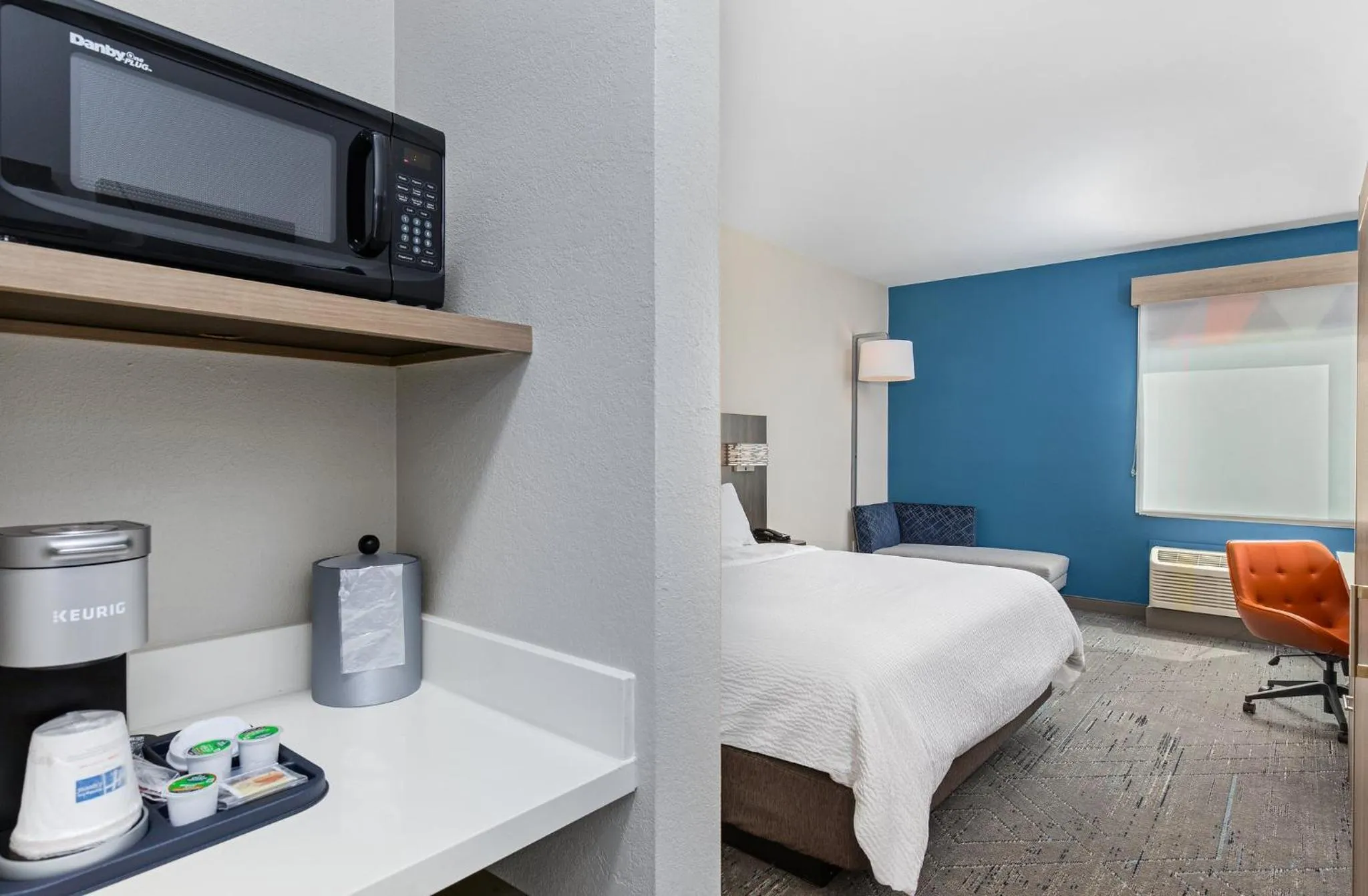 Photo of the whole room, Bed in Holiday Inn Express Hurricane Mills Waverly by IHG