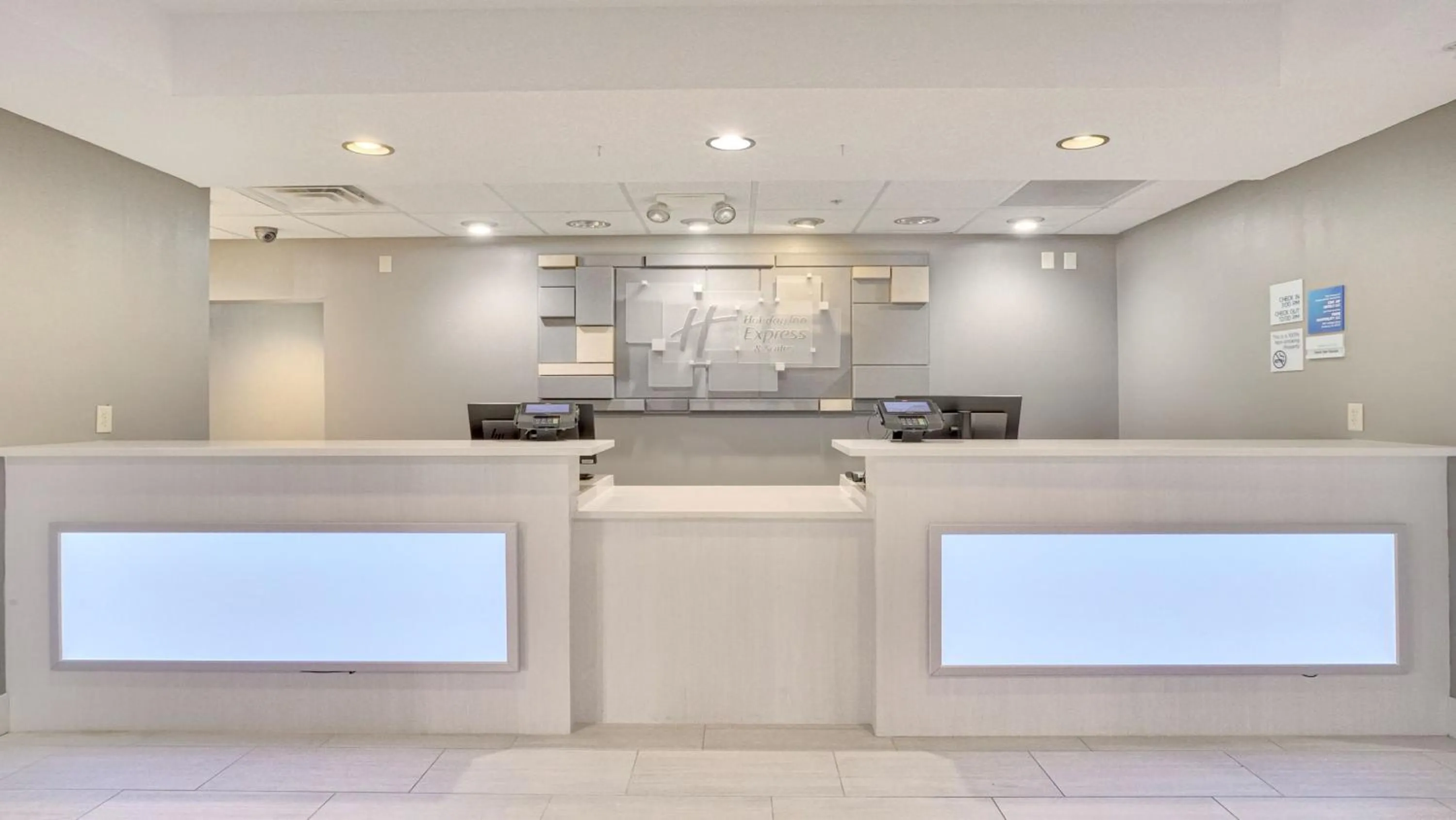 Property building in Holiday Inn Express Hotel & Suites Portland by IHG