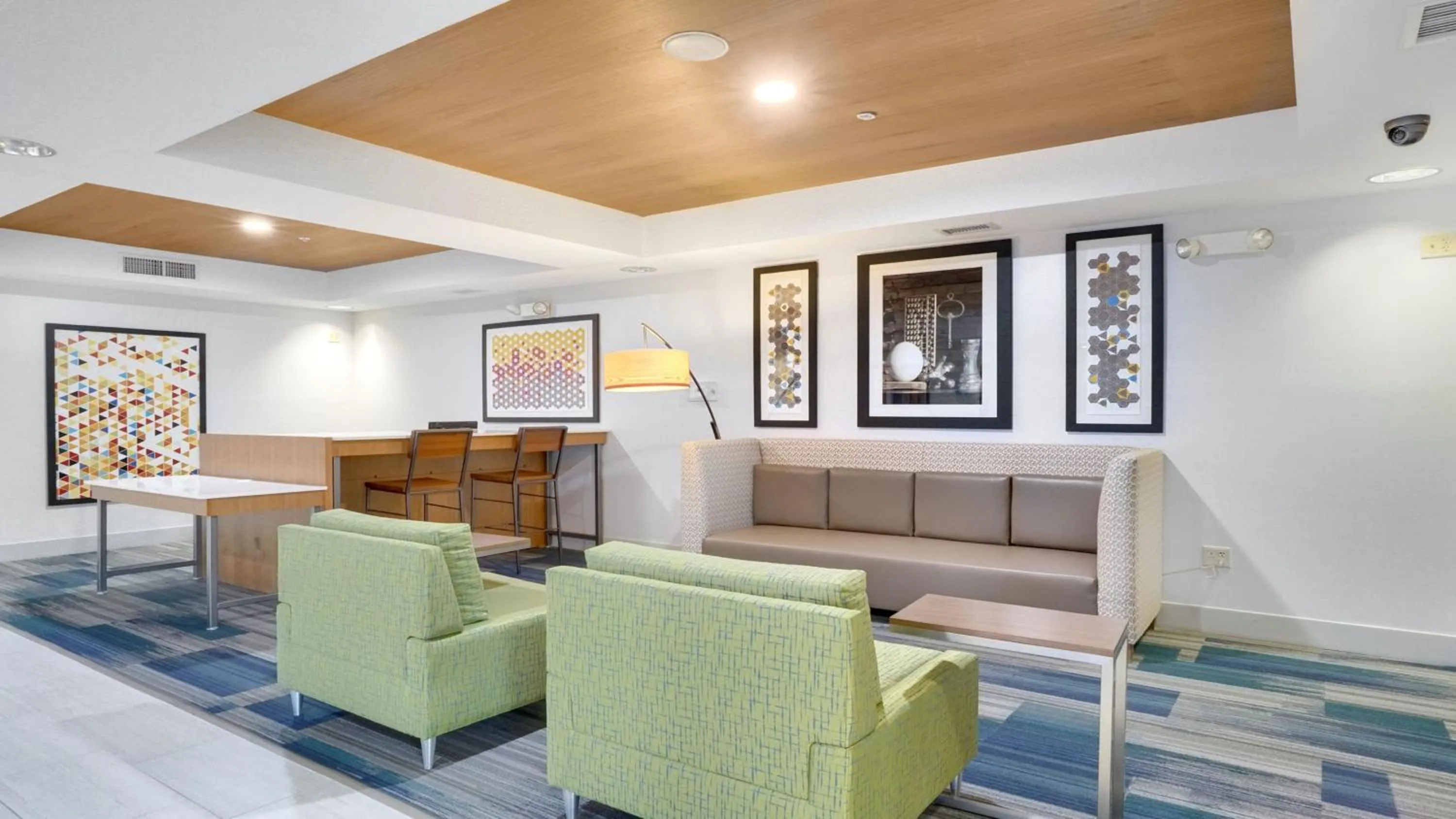 Property building in Holiday Inn Express Hotel & Suites Portland by IHG