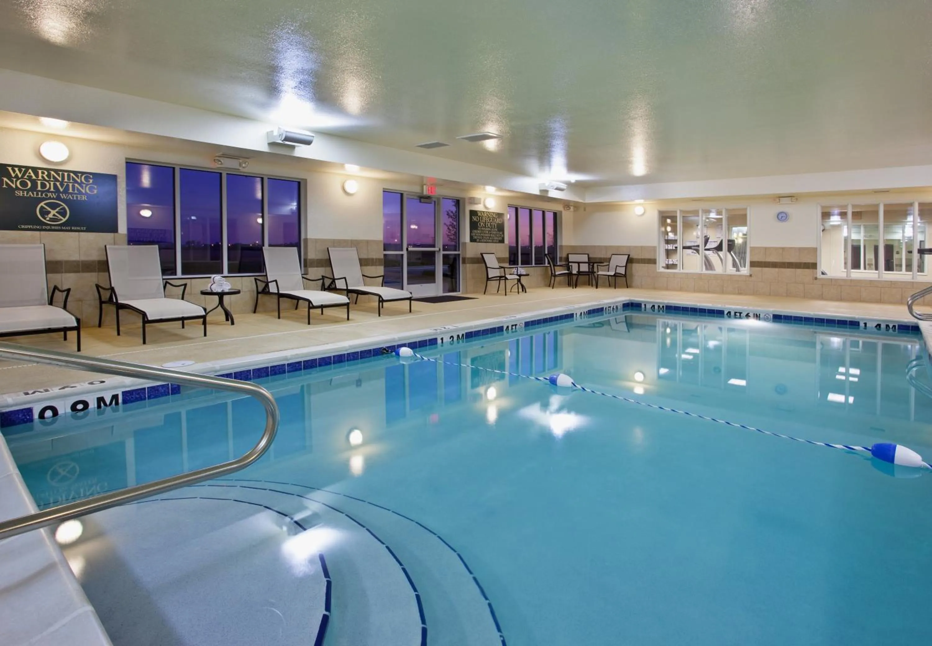 Swimming pool in Holiday Inn Express Hotel & Suites Portland by IHG