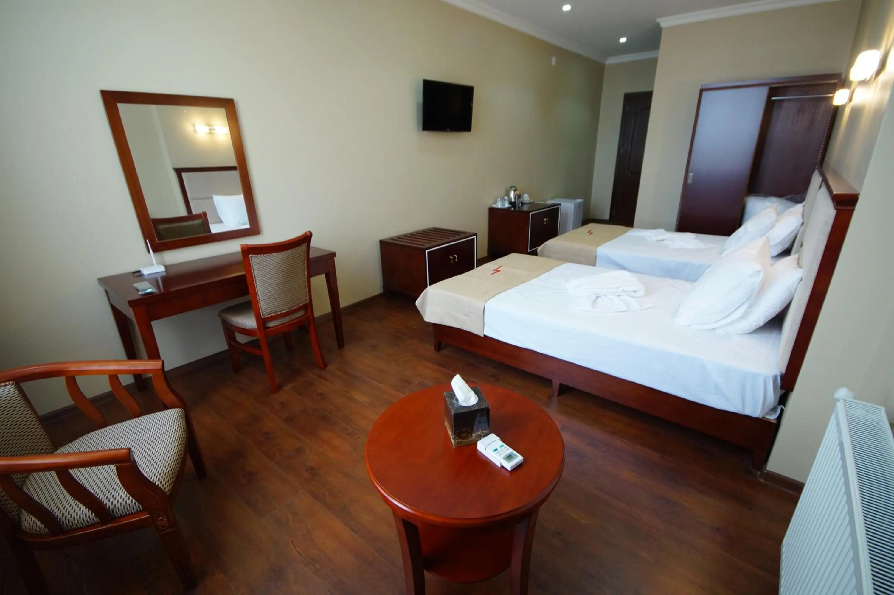 Photo of the whole room, Bed in Hotel 725