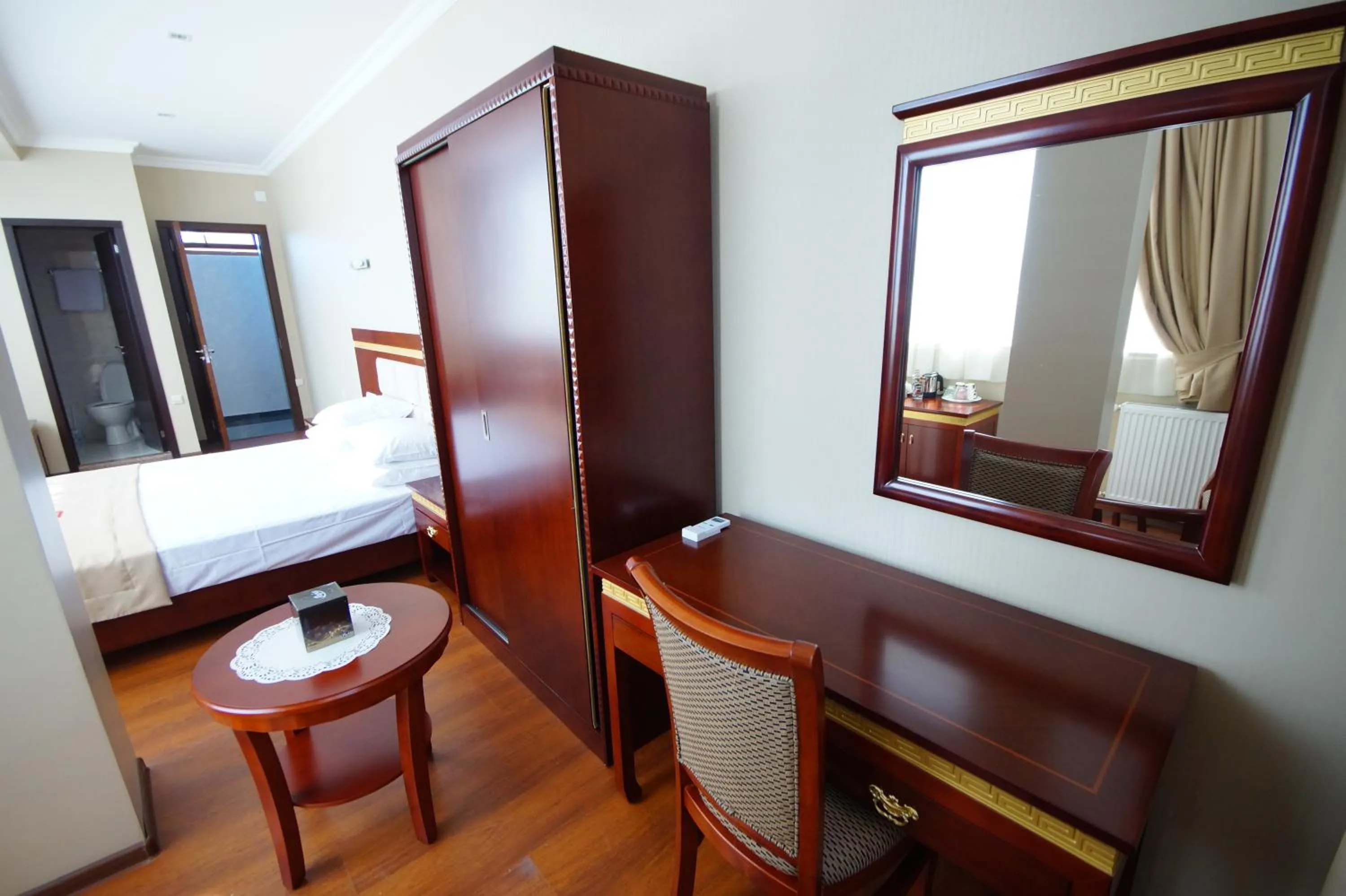 Photo of the whole room, Bed in Hotel 725