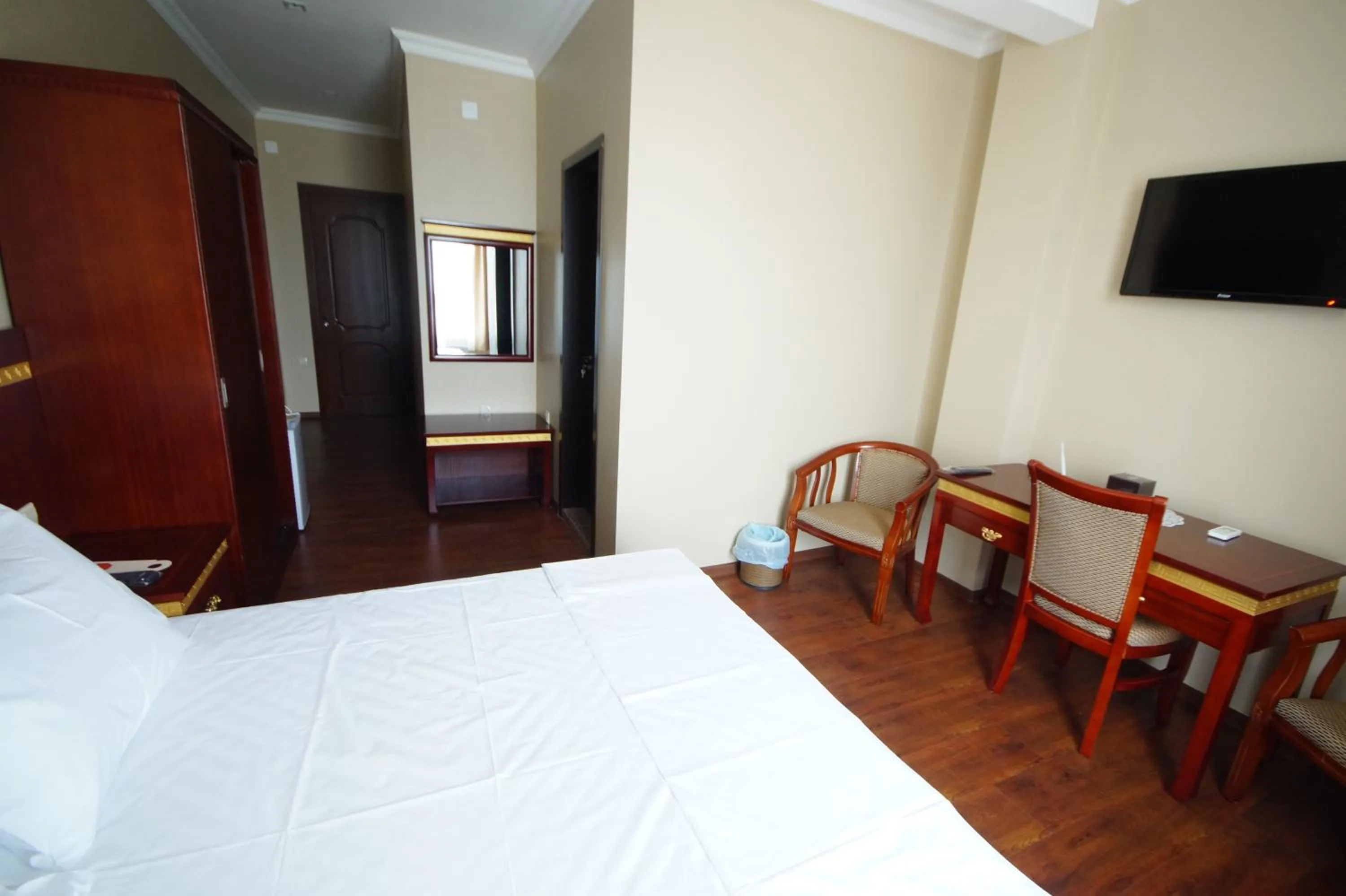 Photo of the whole room, Bed in Hotel 725