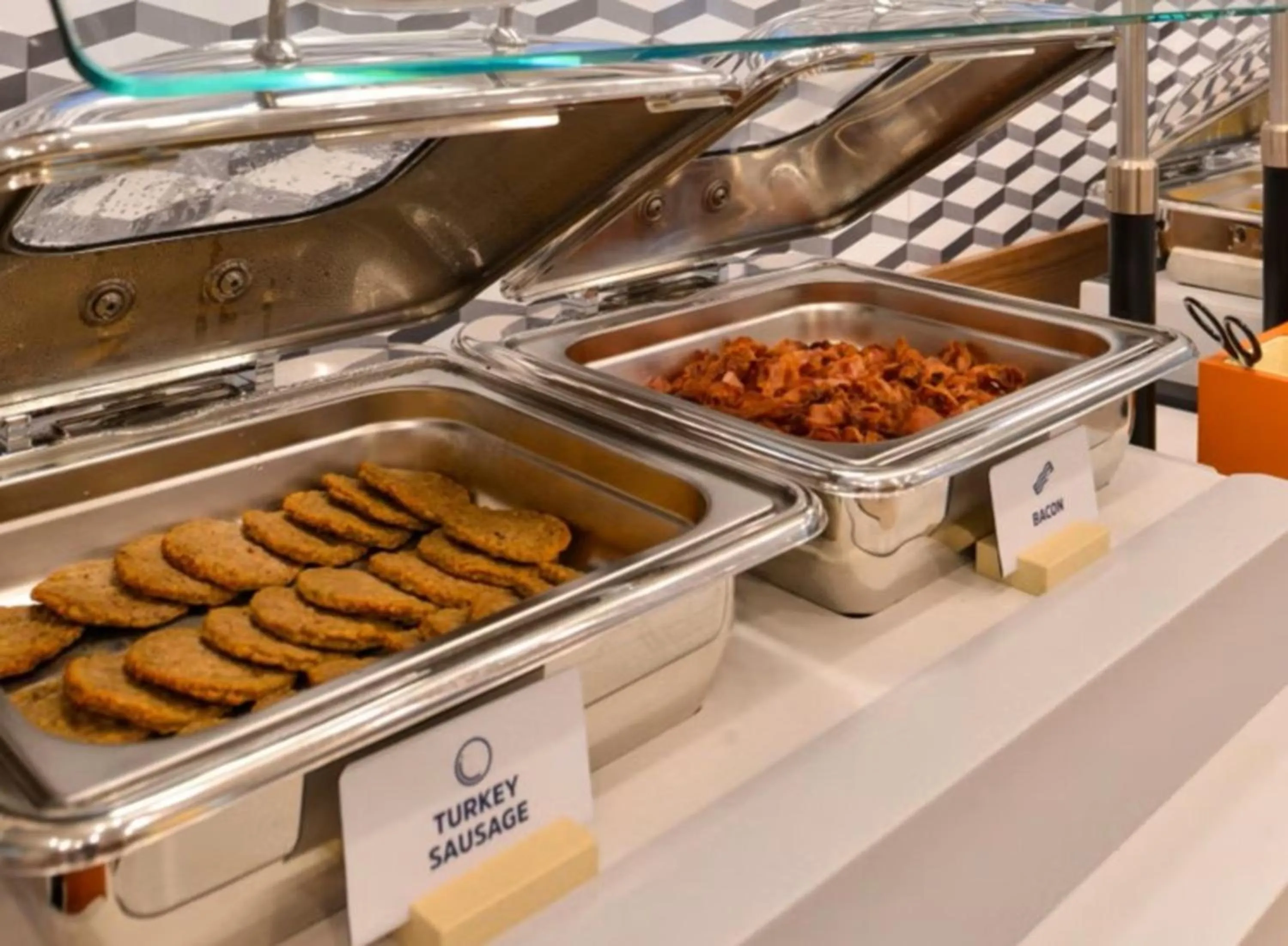 Breakfast in Muncie Place Hotel & Suites