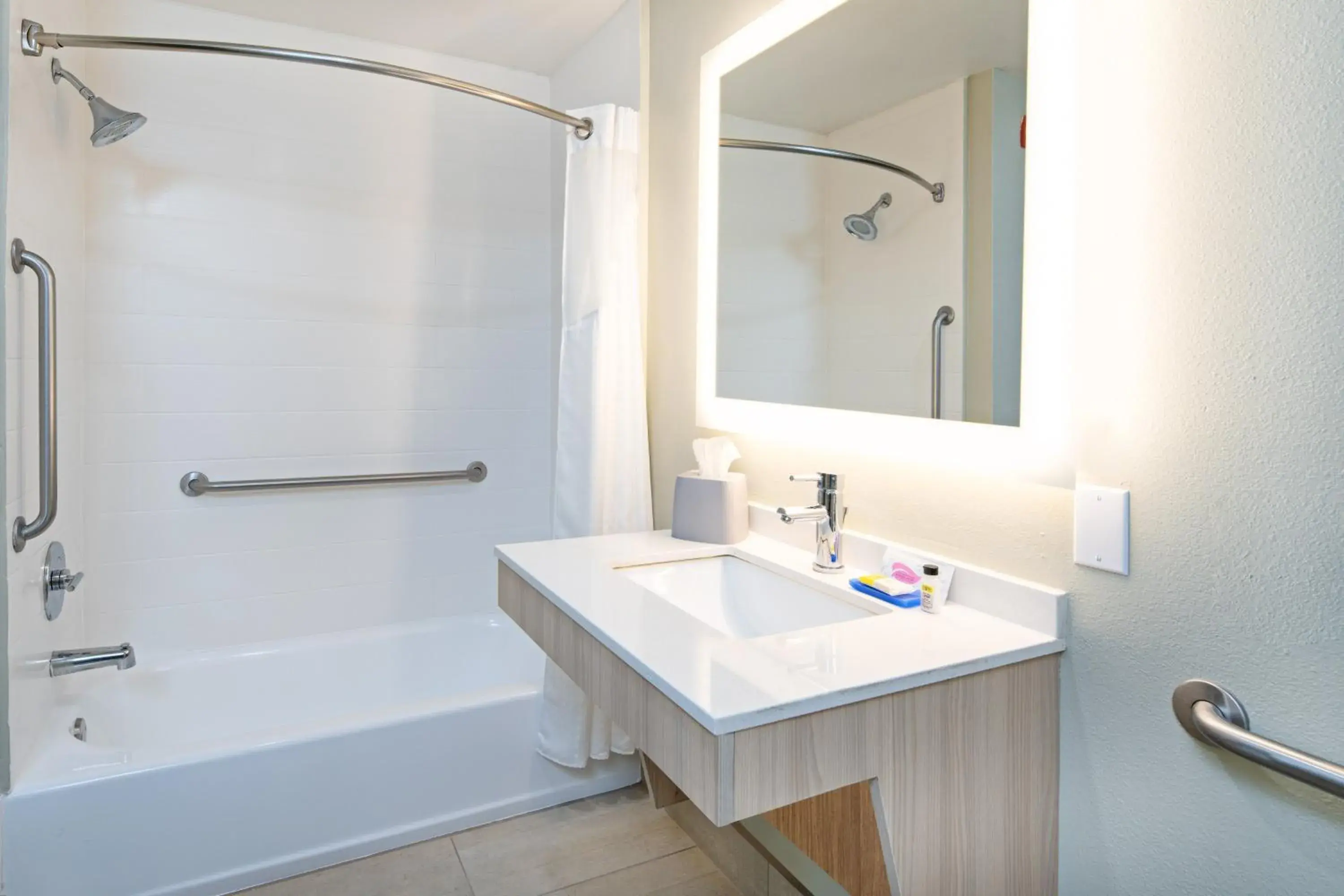 Standard Room with Two Queen Beds in Holiday Inn Express & Suites Watsonville by IHG Standard Room with Two Queen Beds in Holiday Inn Express & Suites Watsonville by IHG