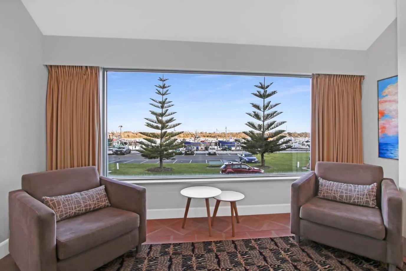 Seating area in Bellevue On The Lakes