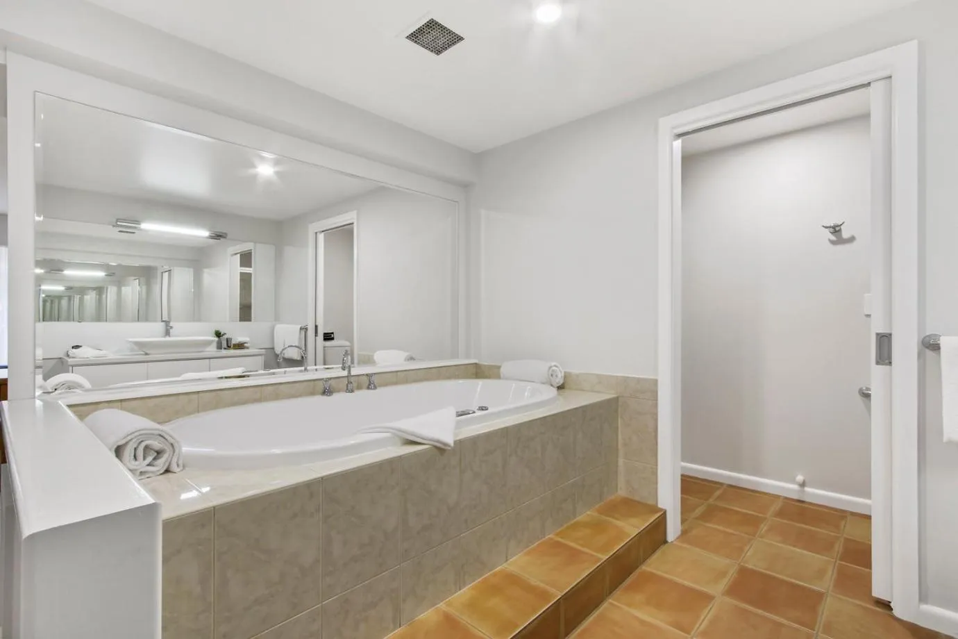 Bathroom in Bellevue On The Lakes