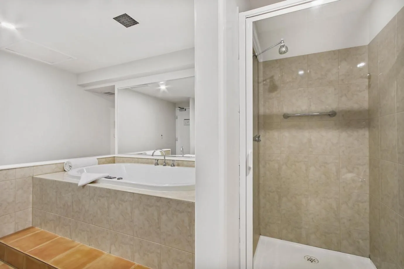 Bathroom in Bellevue On The Lakes