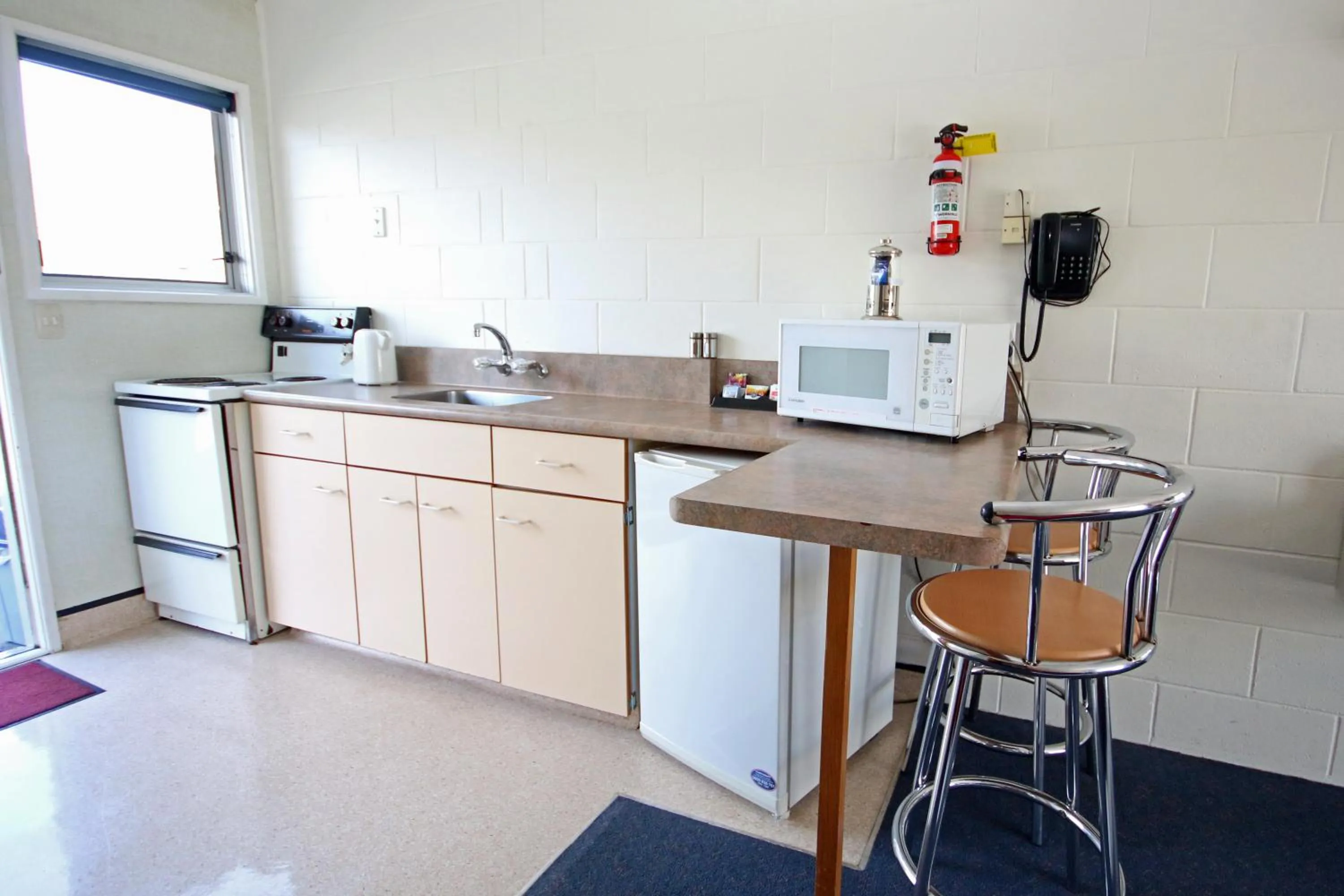 Kitchen or kitchenette in Midway Pacifica Lodge