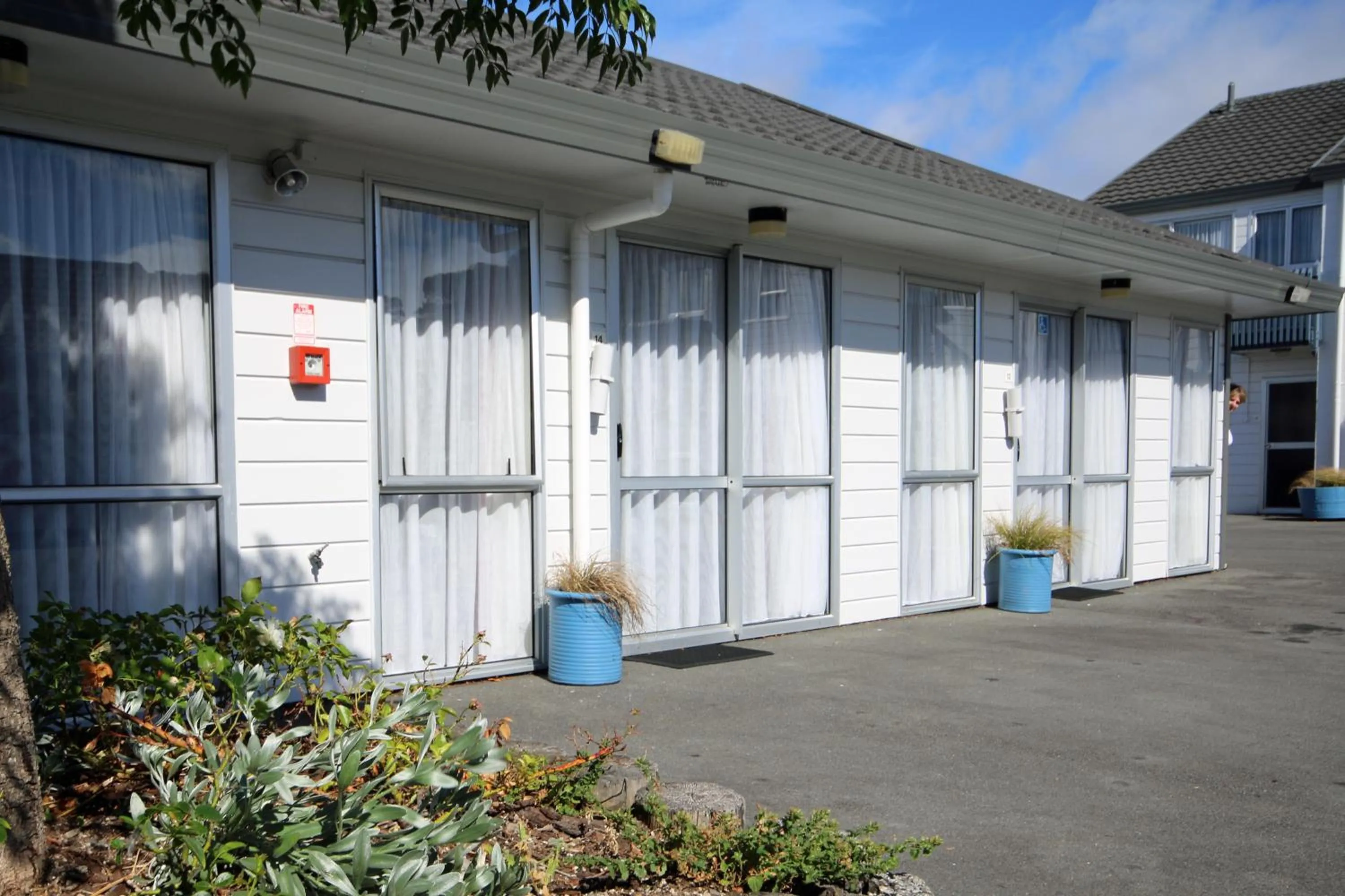 Property building in Midway Pacifica Lodge
