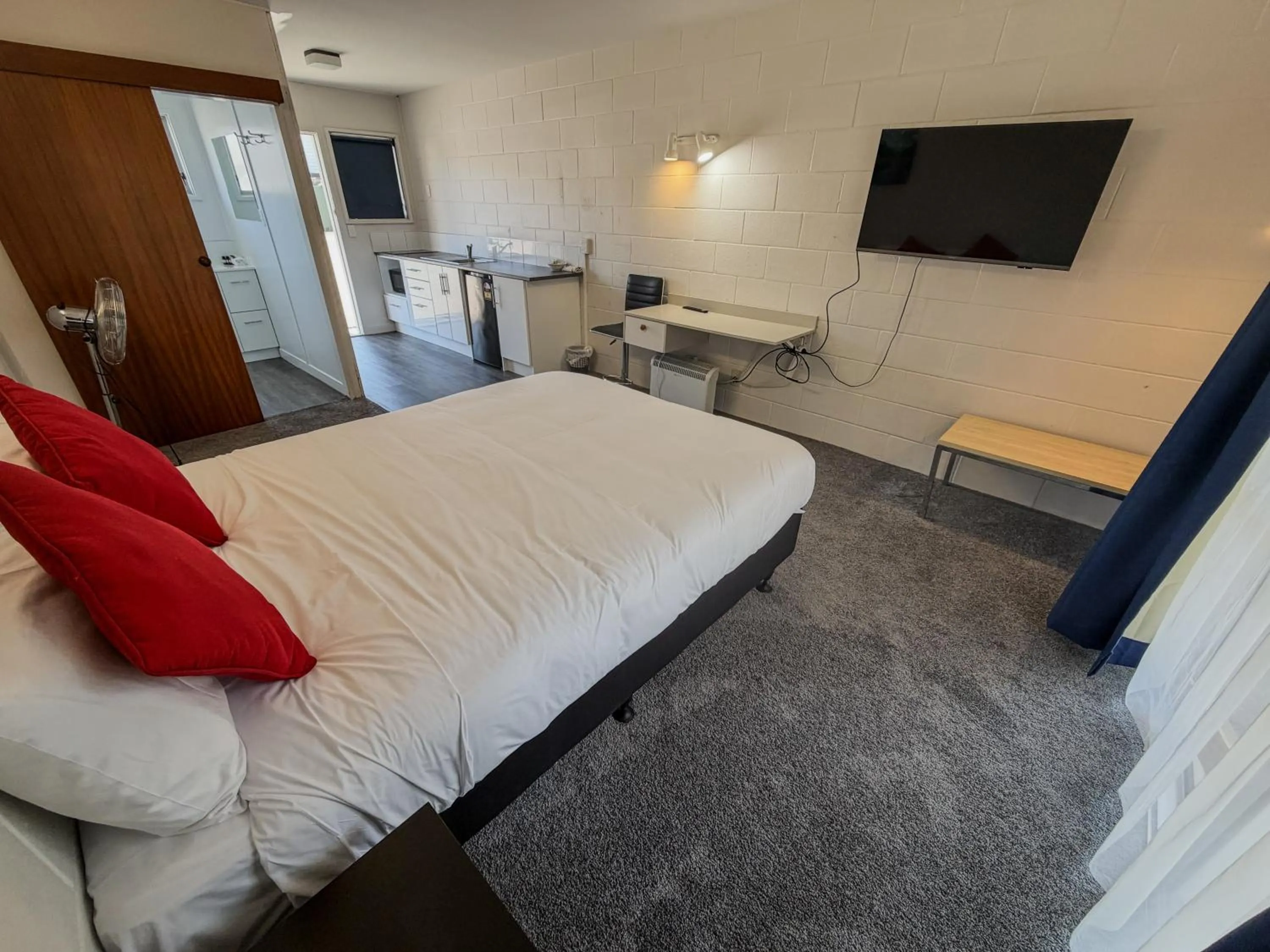 Bed in Midway Pacifica Lodge