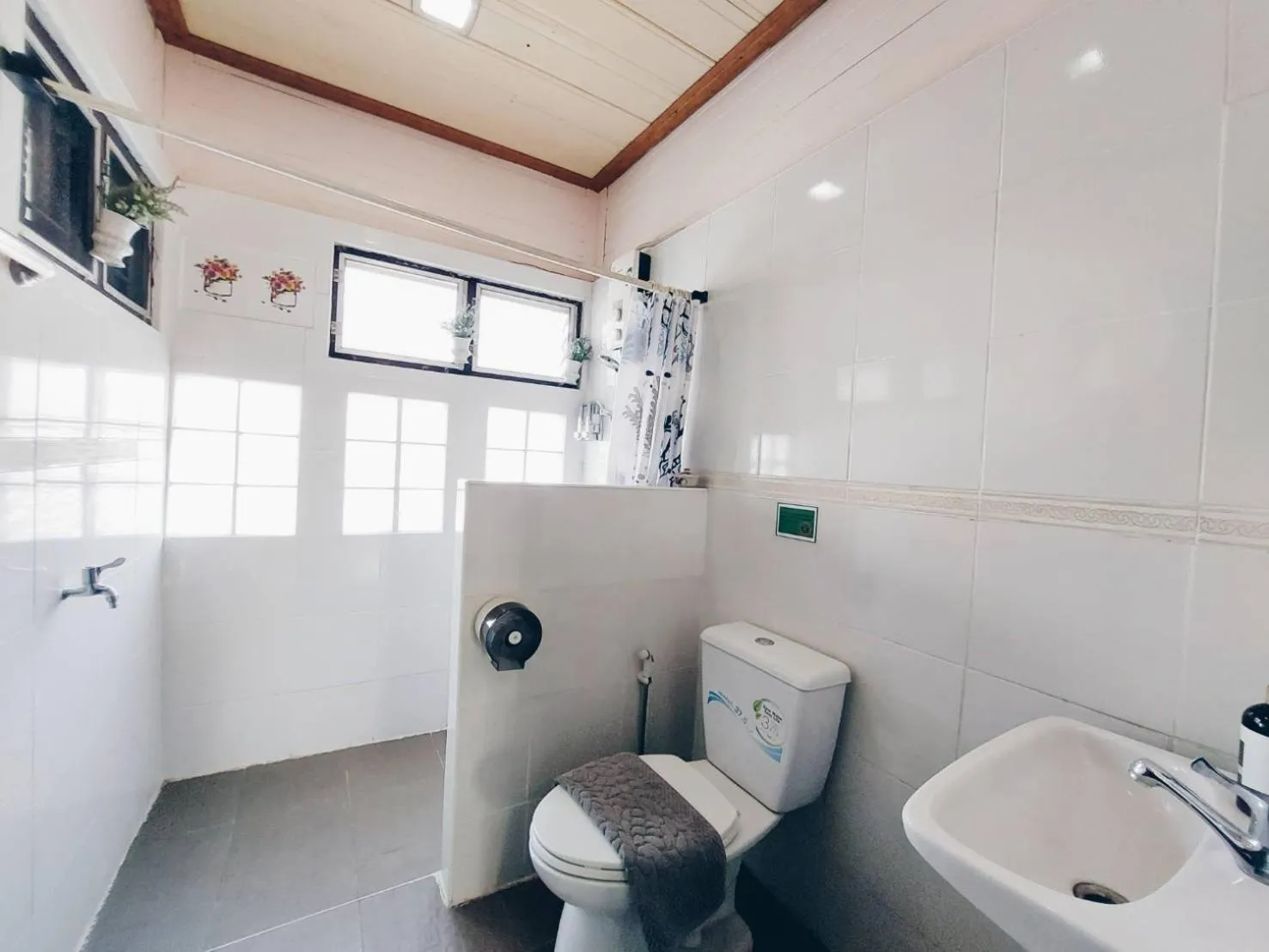 Bathroom in Green Riverside Homestay