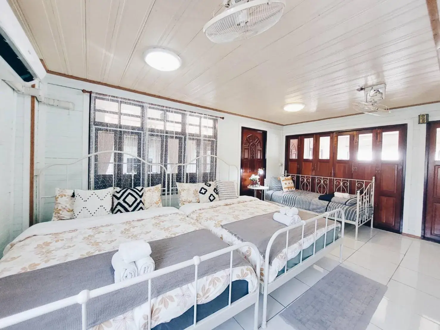 Family Room with Balcony in Green Riverside Homestay Family Room with Balcony in Green Riverside Homestay