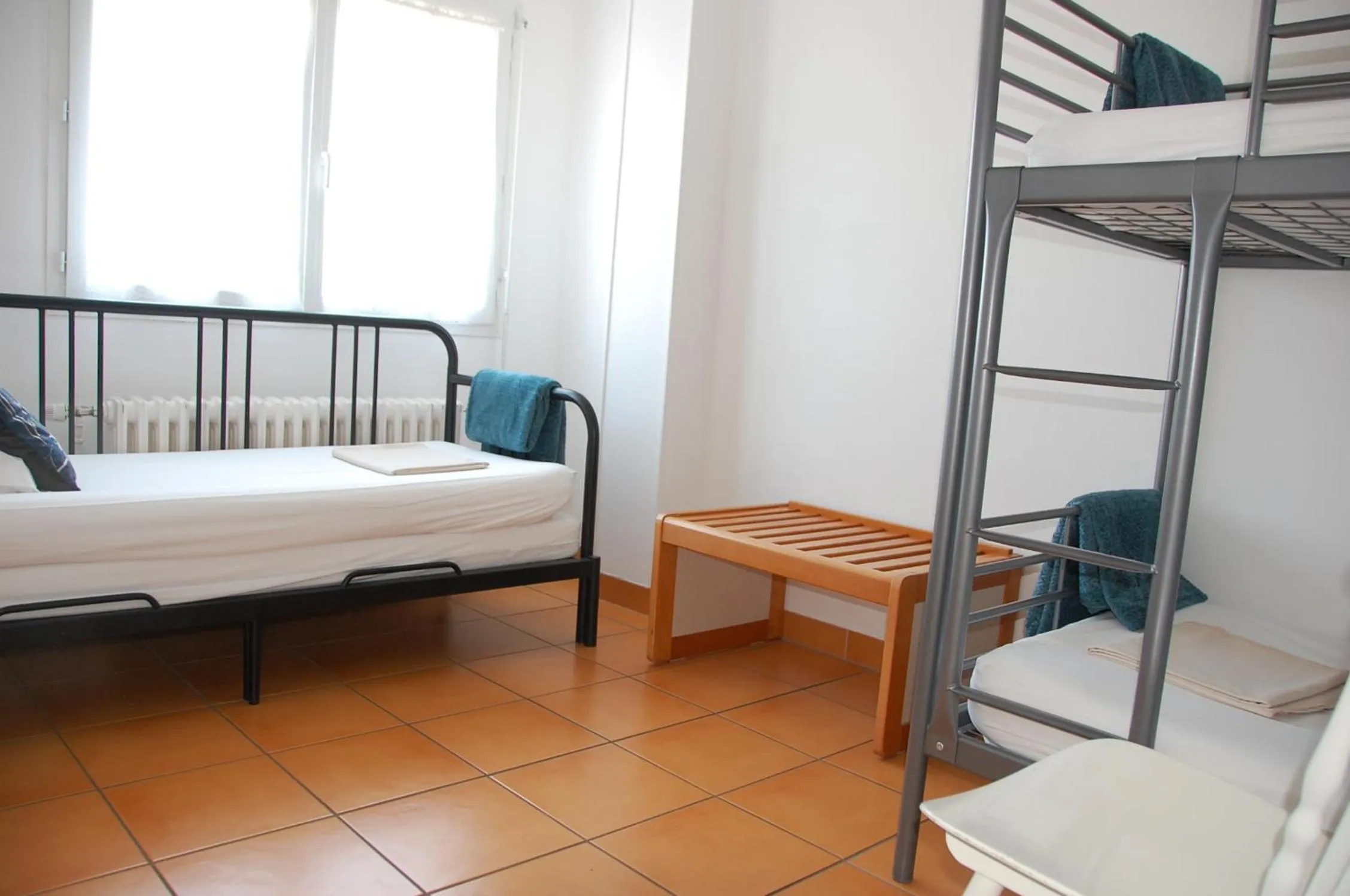 bunk bed, Bed in Le Pont de la Loire