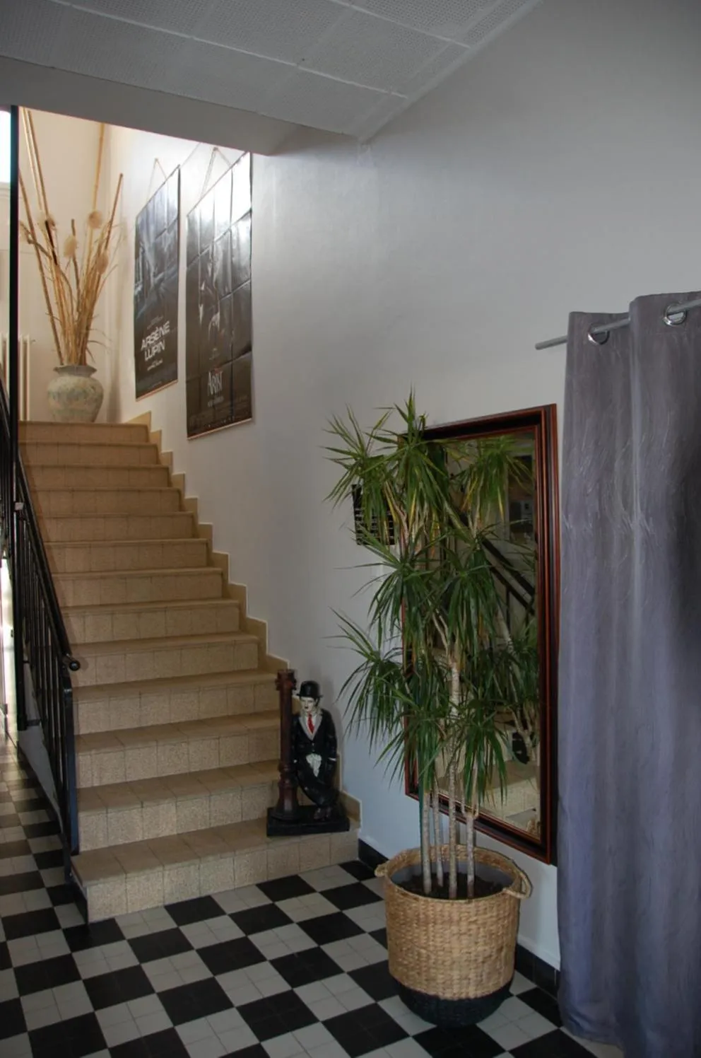 Facade/entrance in Le Pont de la Loire