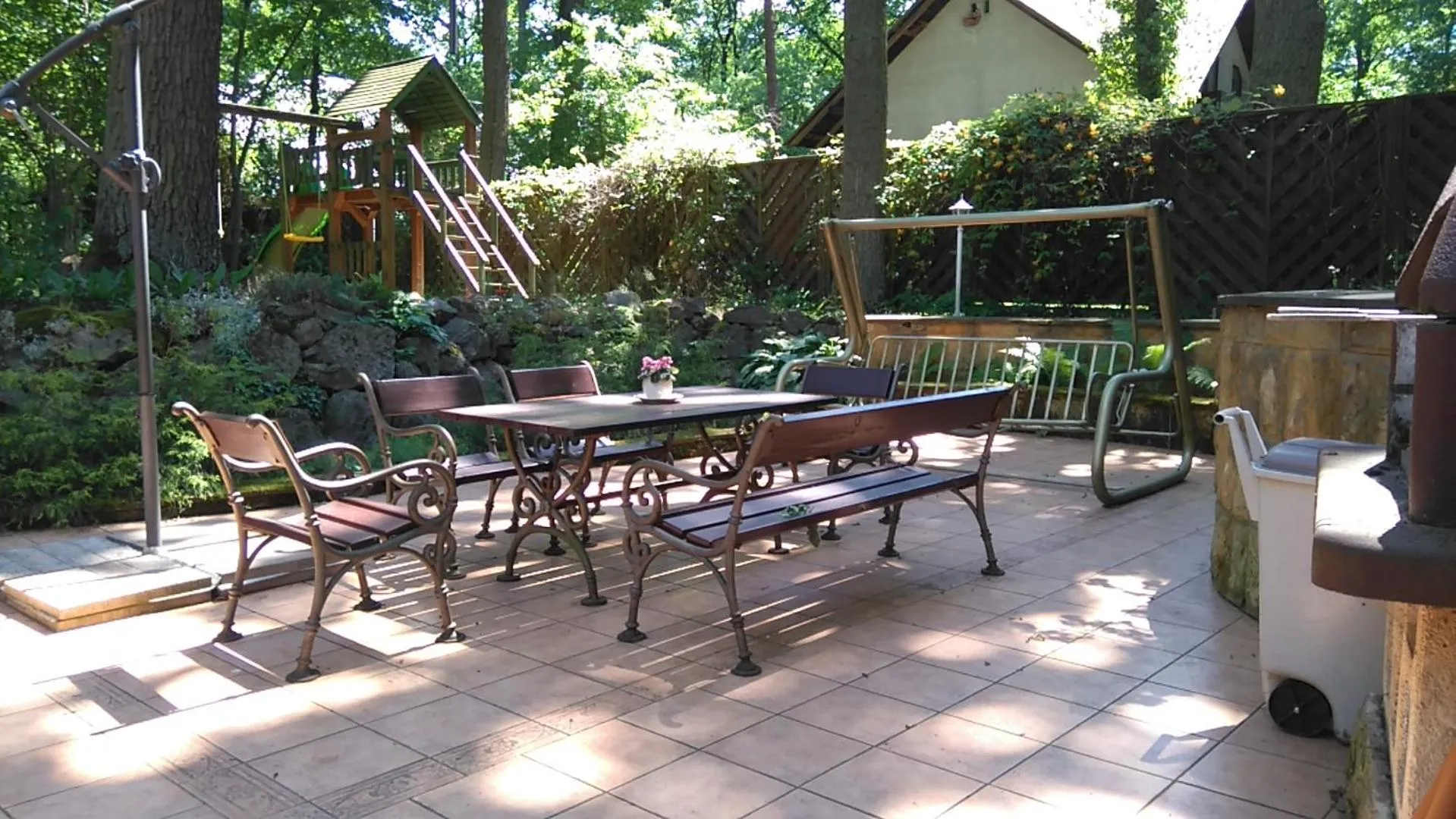 Area and facilities in Villa Podkowa