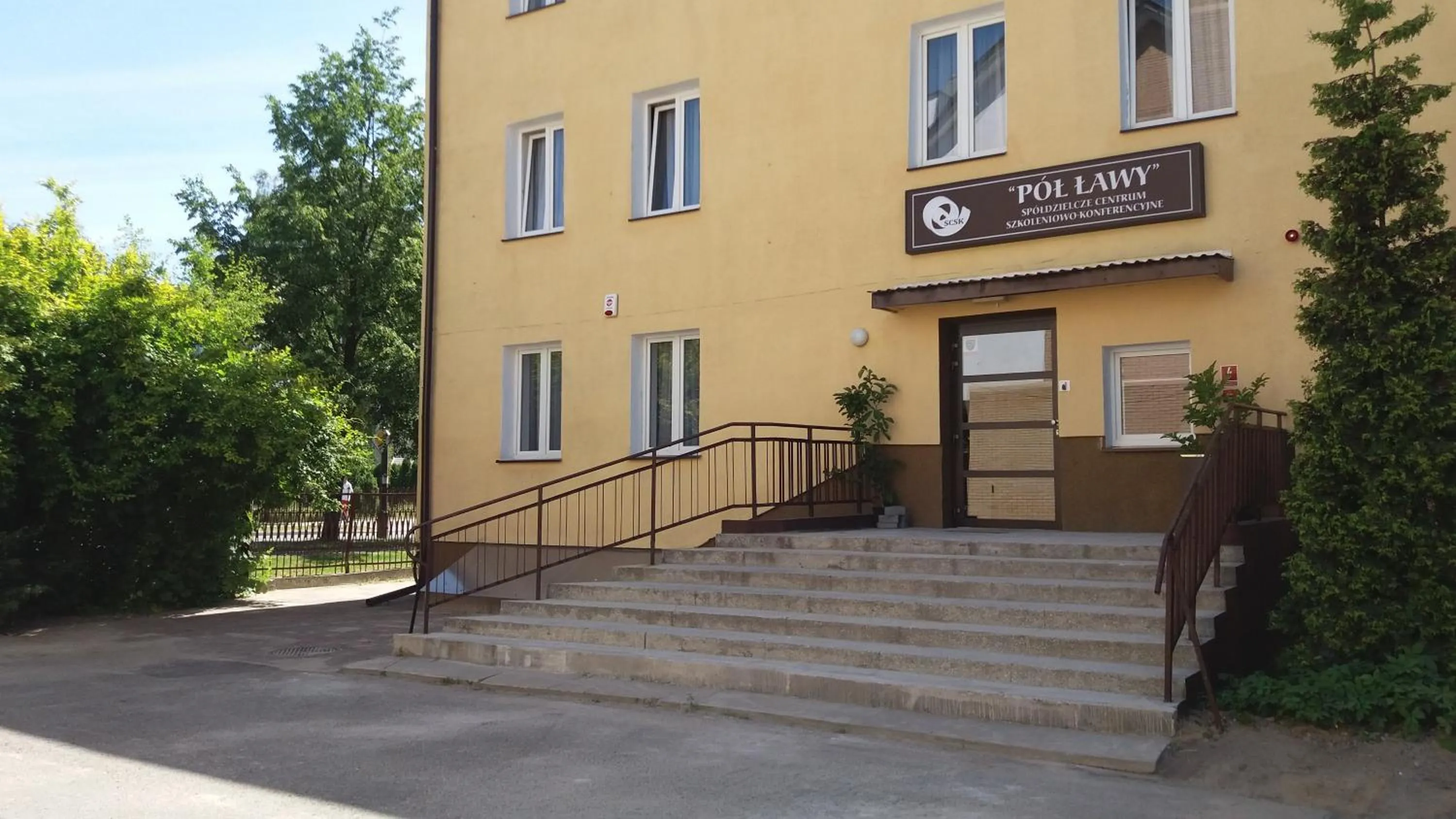 Facade/entrance in SCSK Pół Ławy