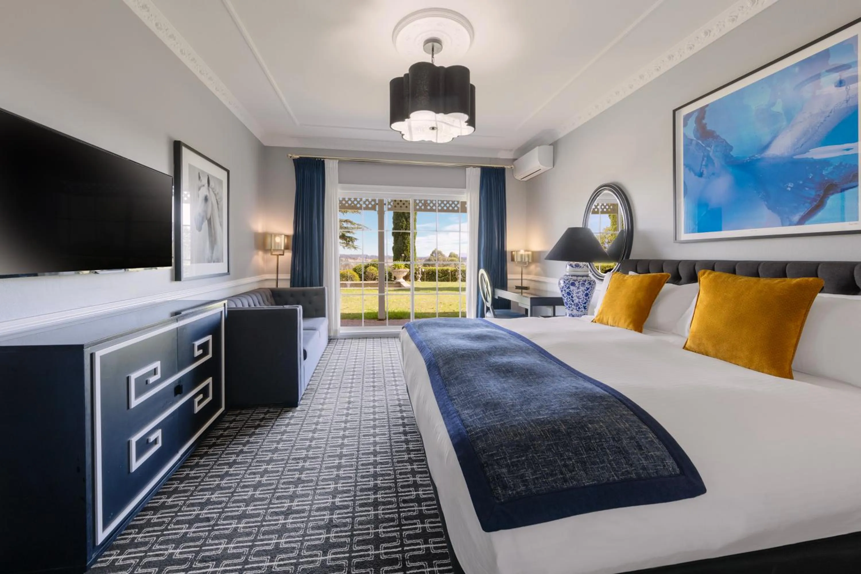 Photo of the whole room, Bed in voco® Kirkton Park Hunter Valley by IHG