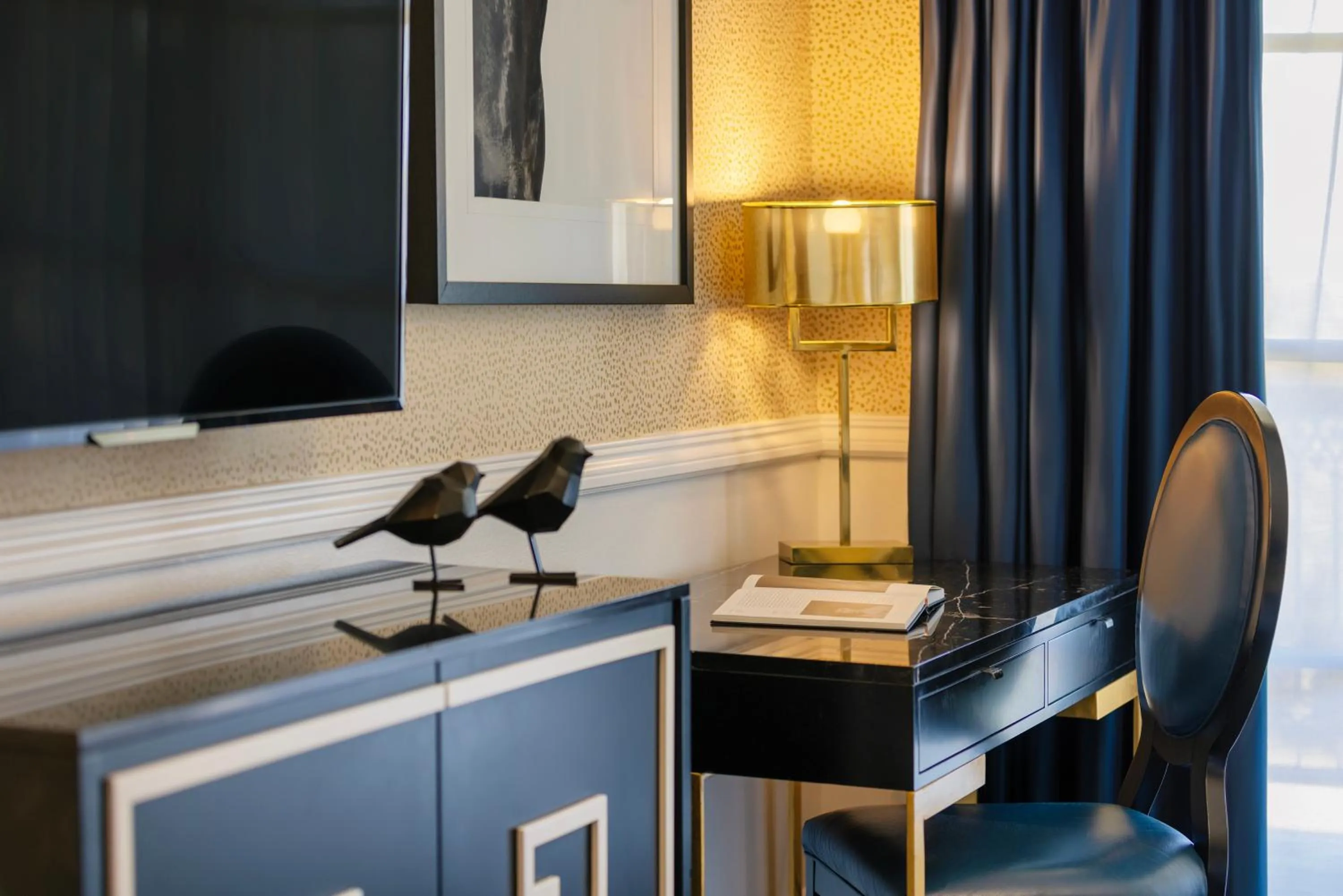 Photo of the whole room in voco® Kirkton Park Hunter Valley by IHG