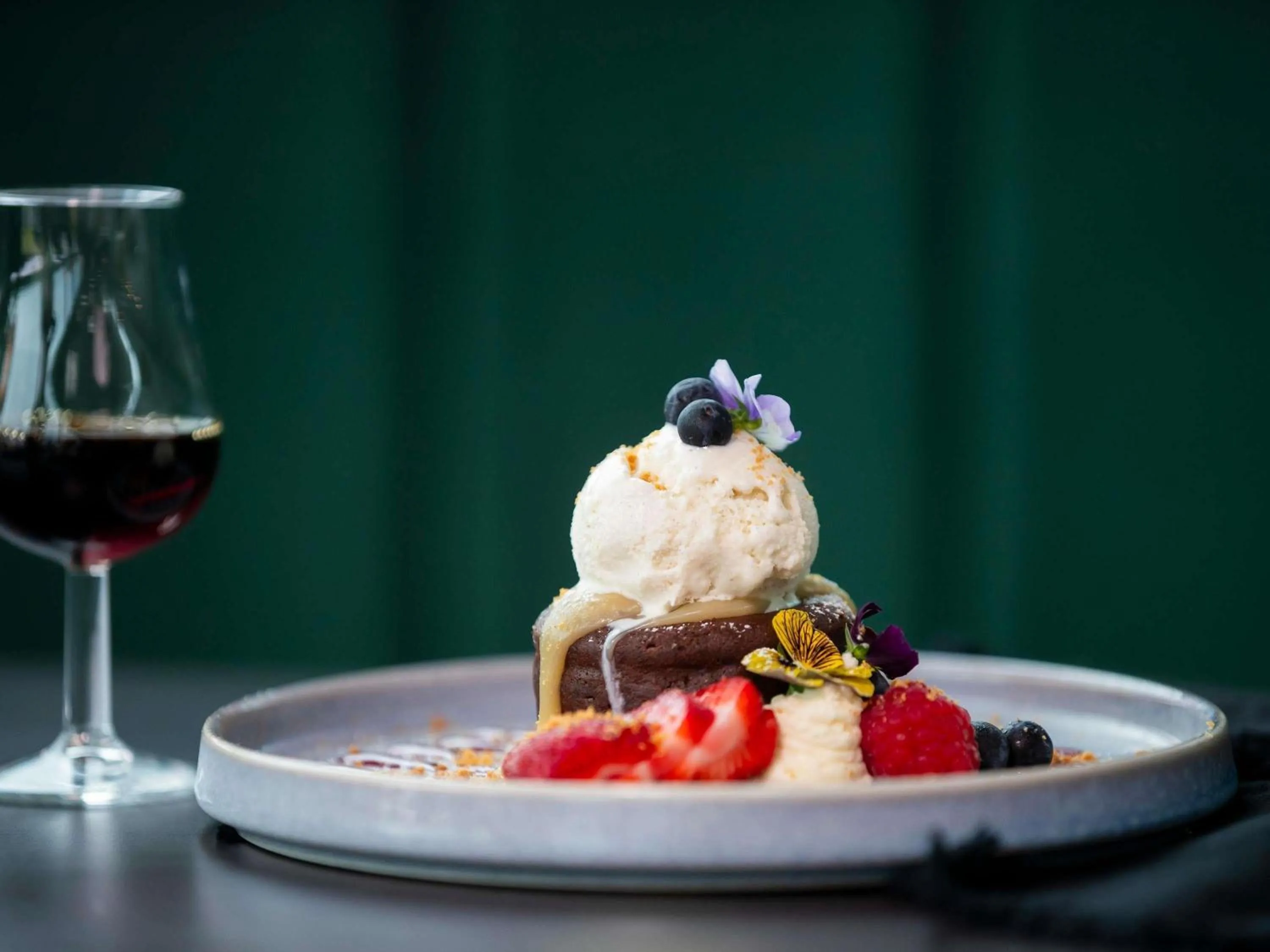 Restaurant/places to eat in Pullman Magenta Shores Resort