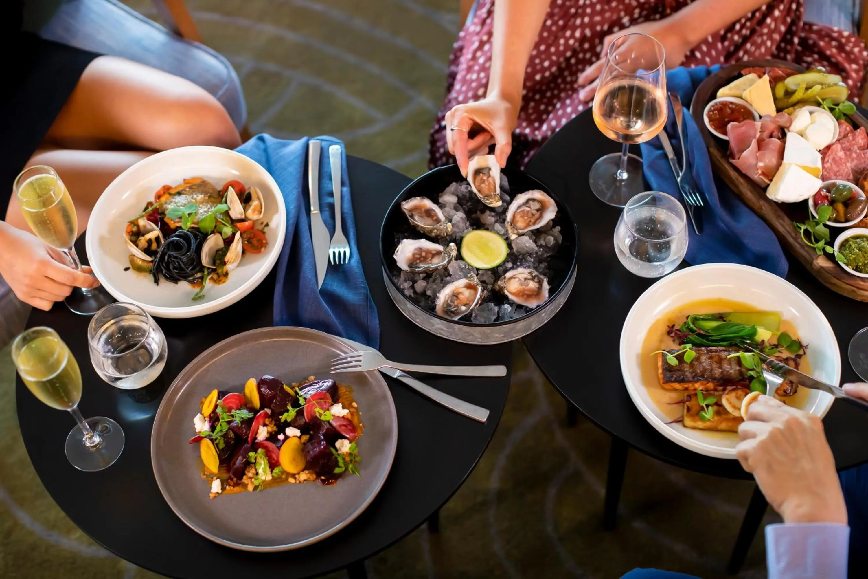 Lounge or bar in Pullman Magenta Shores Resort