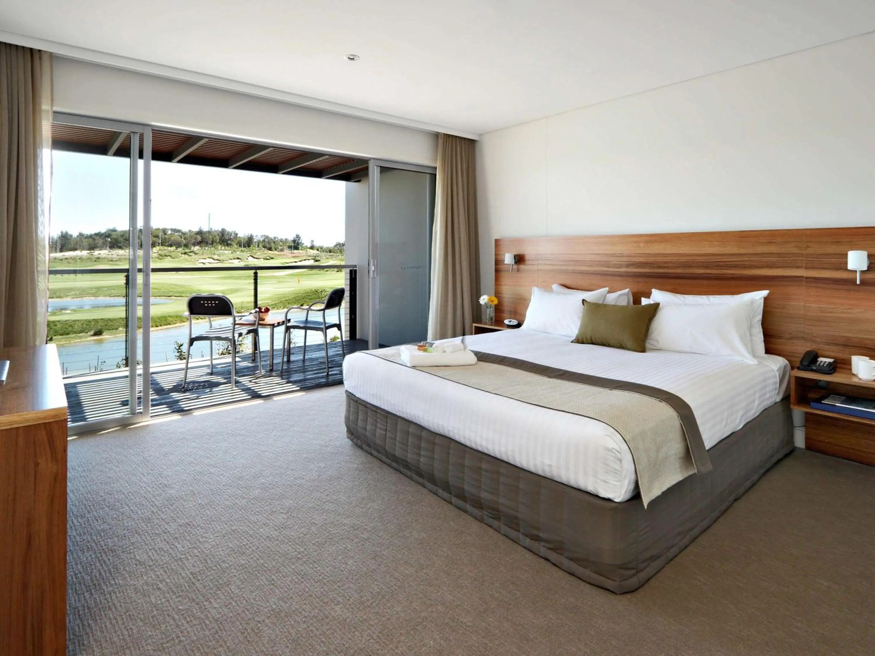 Photo of the whole room, Bed in Pullman Magenta Shores Resort