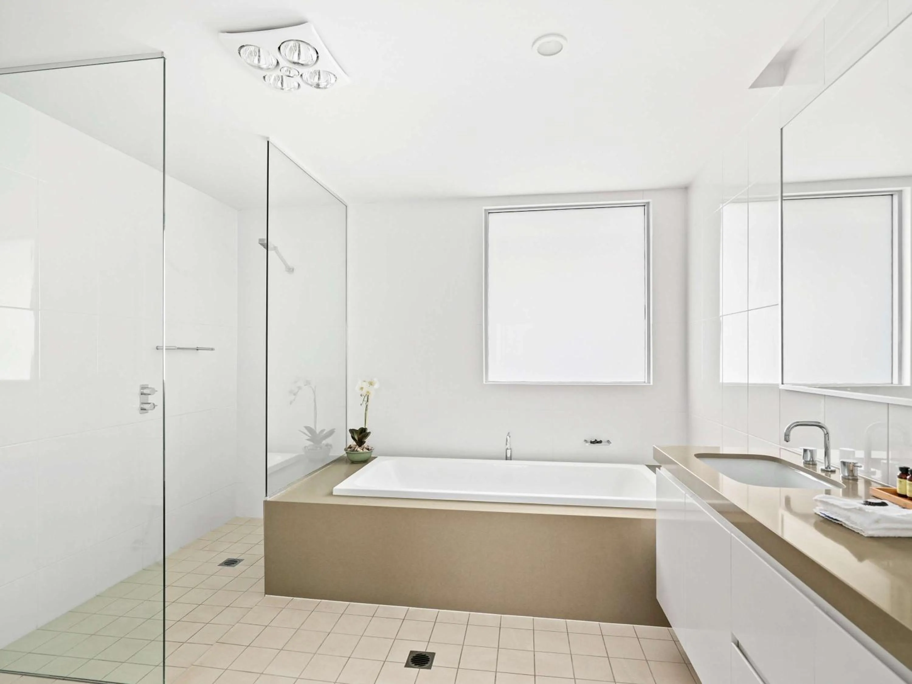 Photo of the whole room in Pullman Magenta Shores Resort