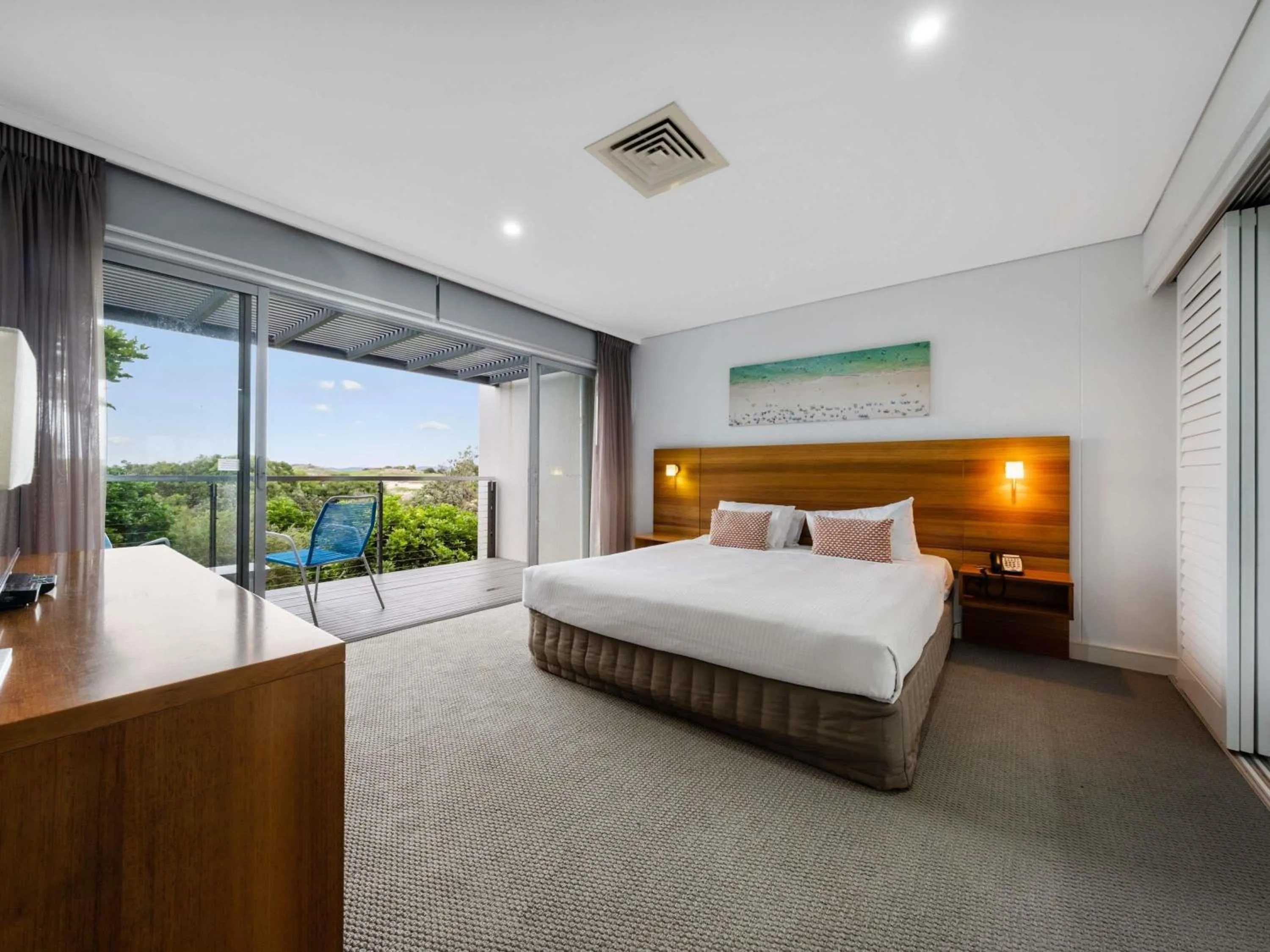 Bedroom, Bed in Pullman Magenta Shores Resort