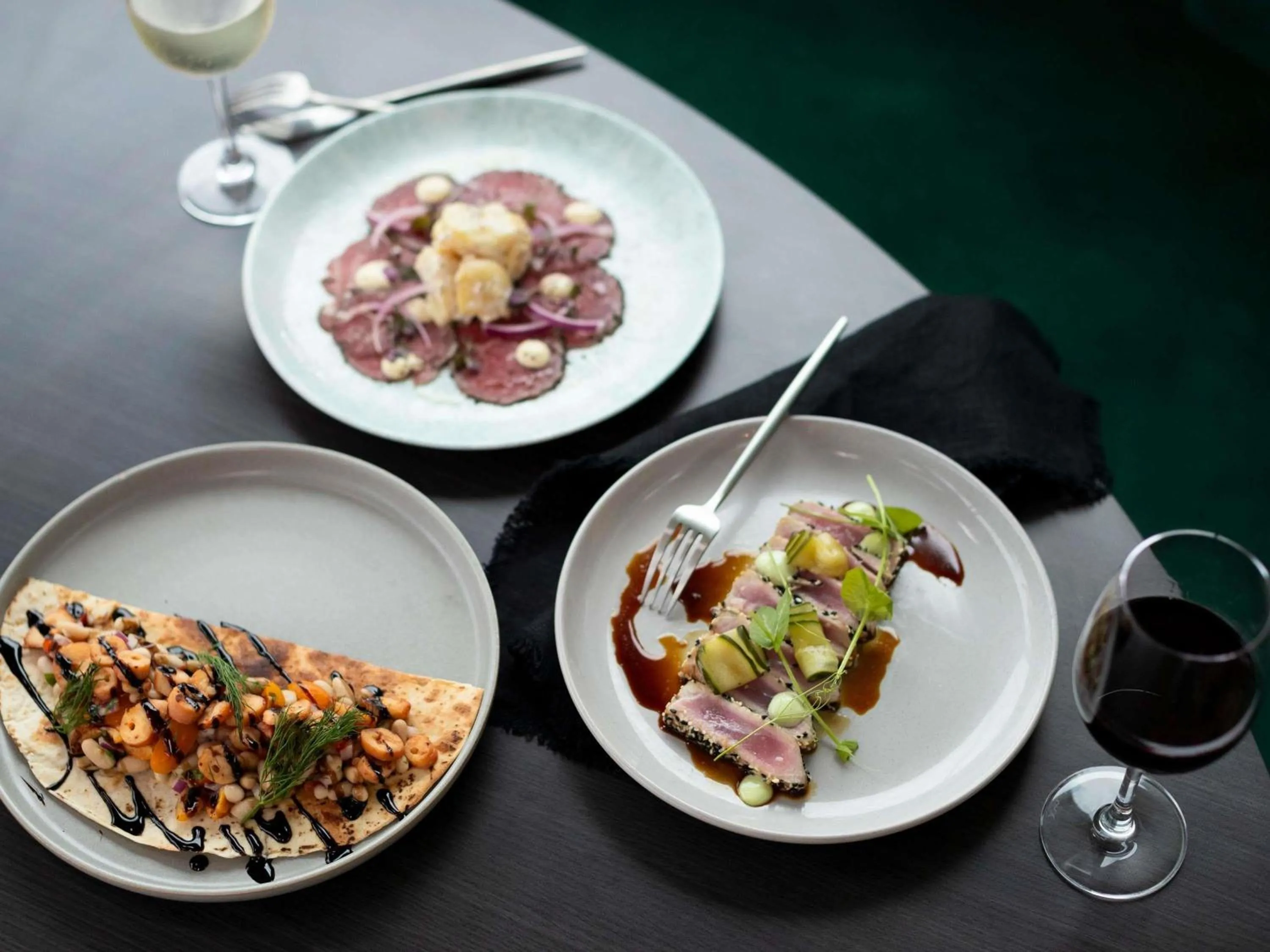 Restaurant/places to eat in Pullman Magenta Shores Resort