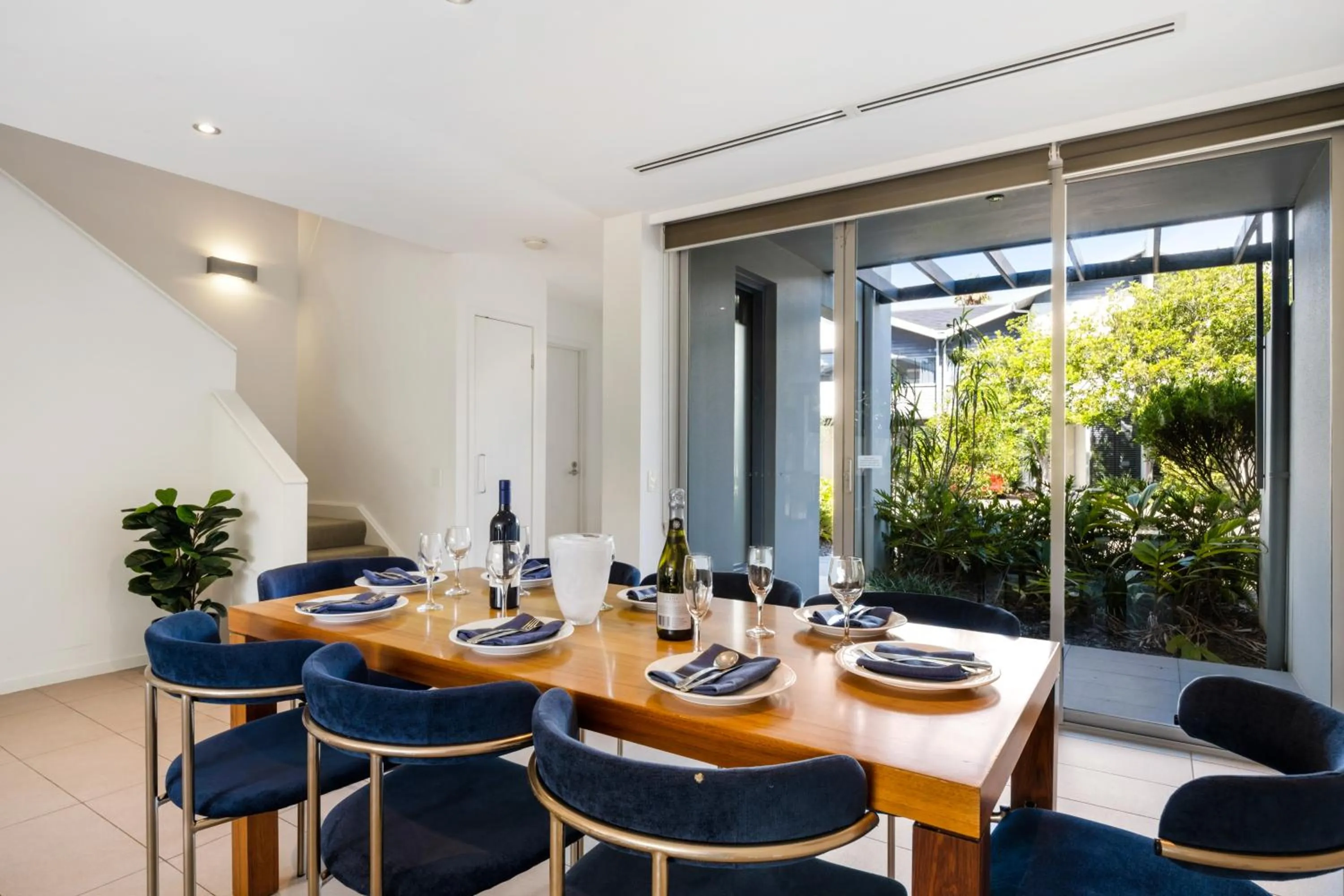 Dining area in Pullman Magenta Shores Resort