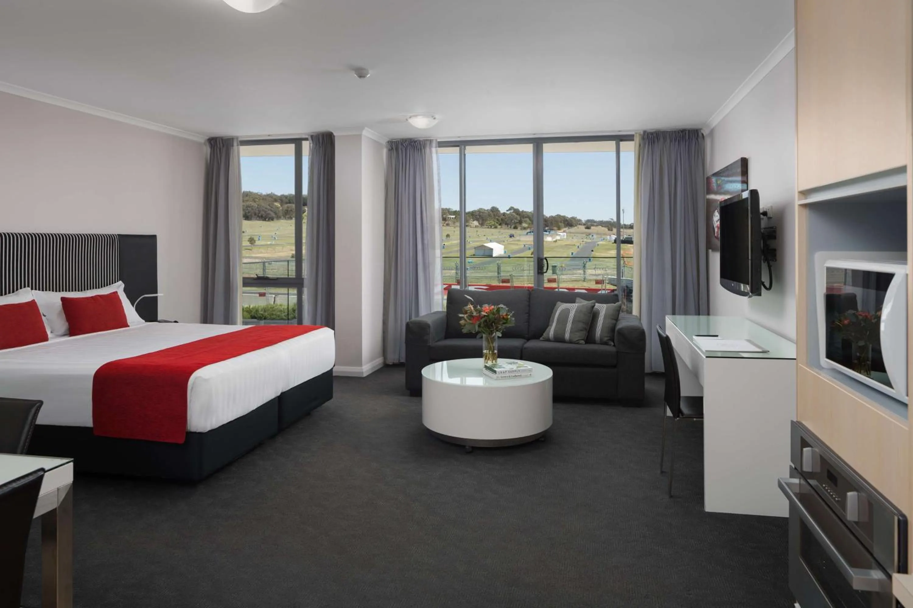 Property building, Bed in Rydges Mount Panorama Bathurst