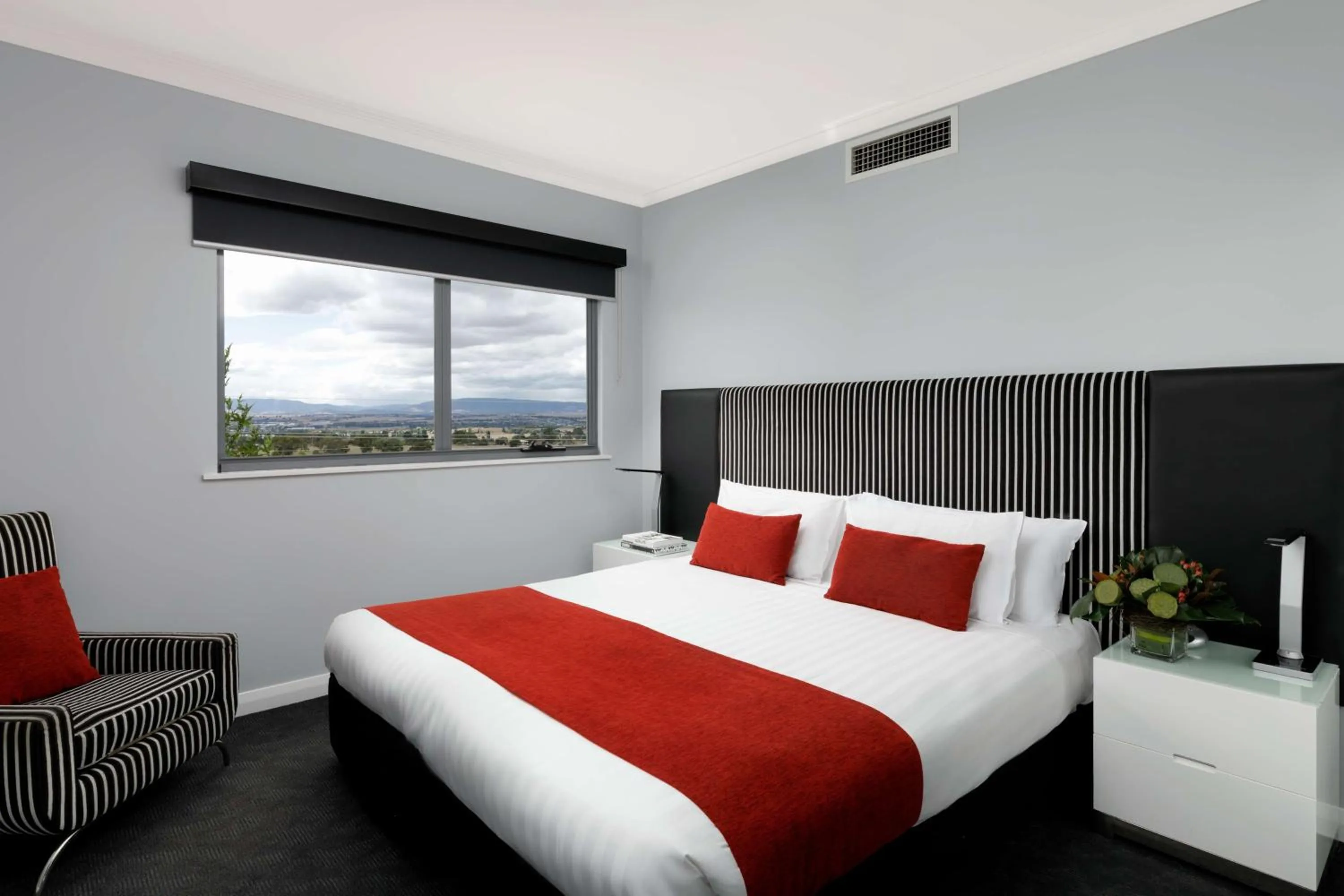 Photo of the whole room, Bed in Rydges Mount Panorama Bathurst