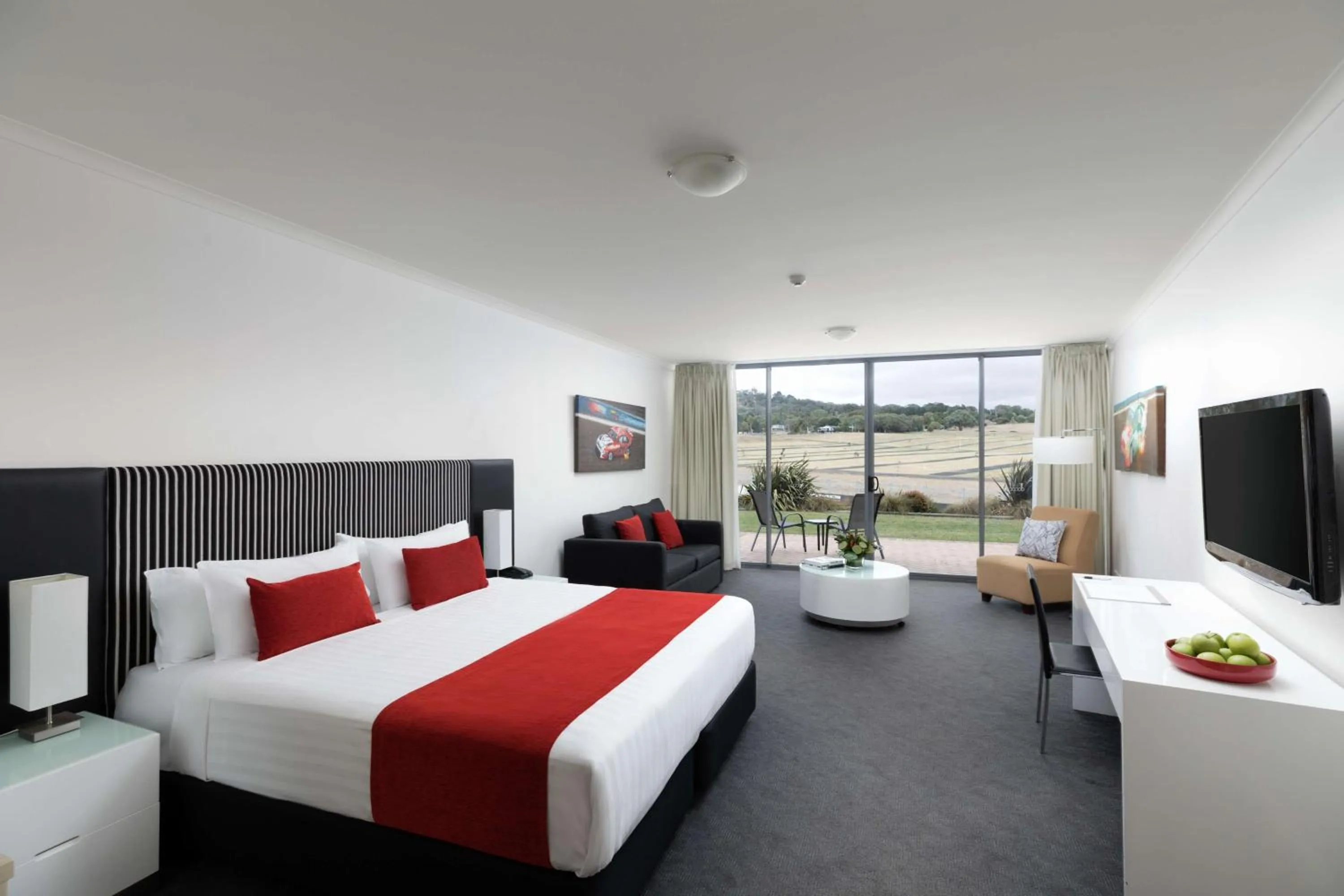 Photo of the whole room, Bed in Rydges Mount Panorama Bathurst