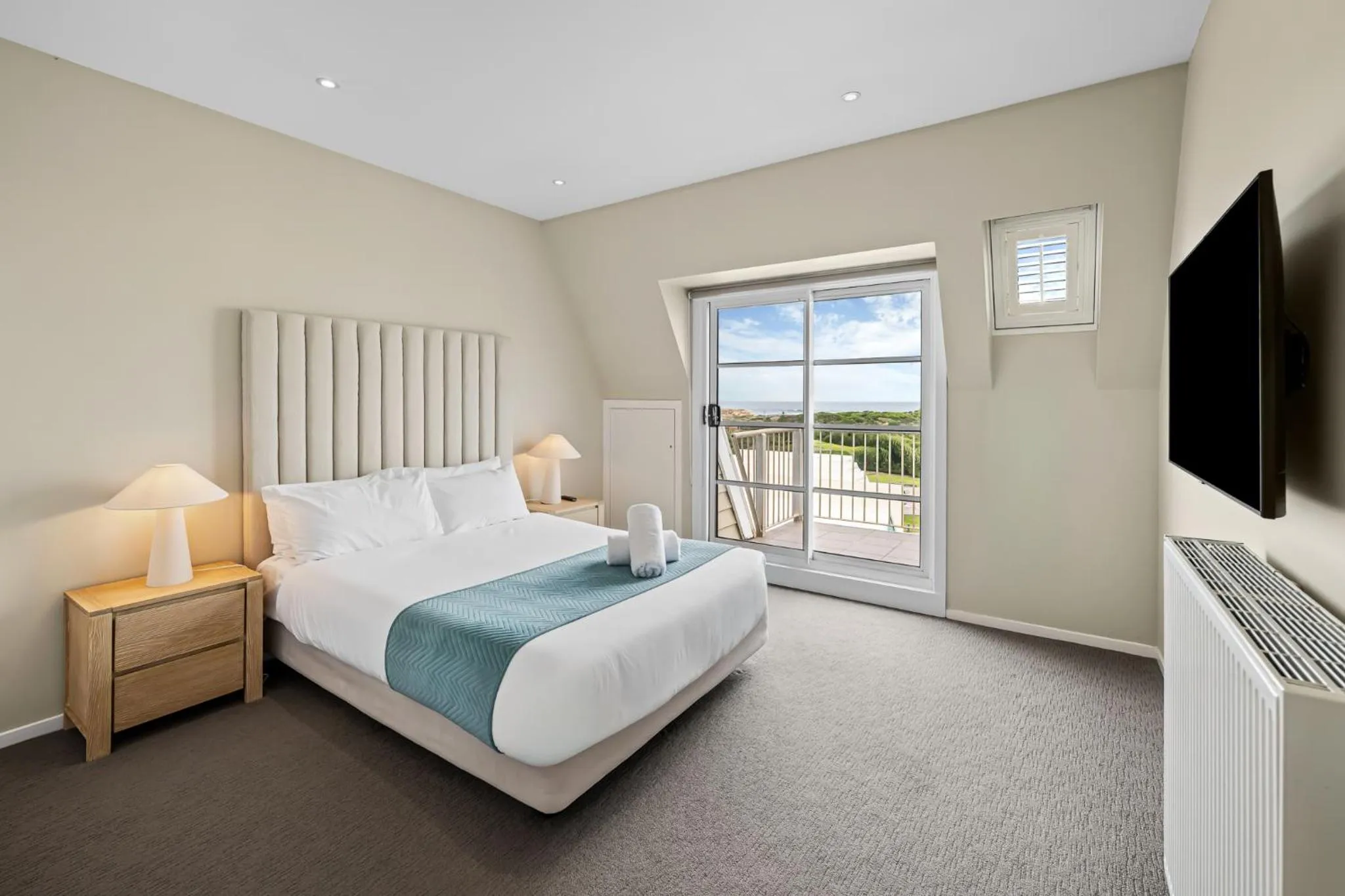 Bedroom, Bed in Deep Blue Hotel & Hot Springs