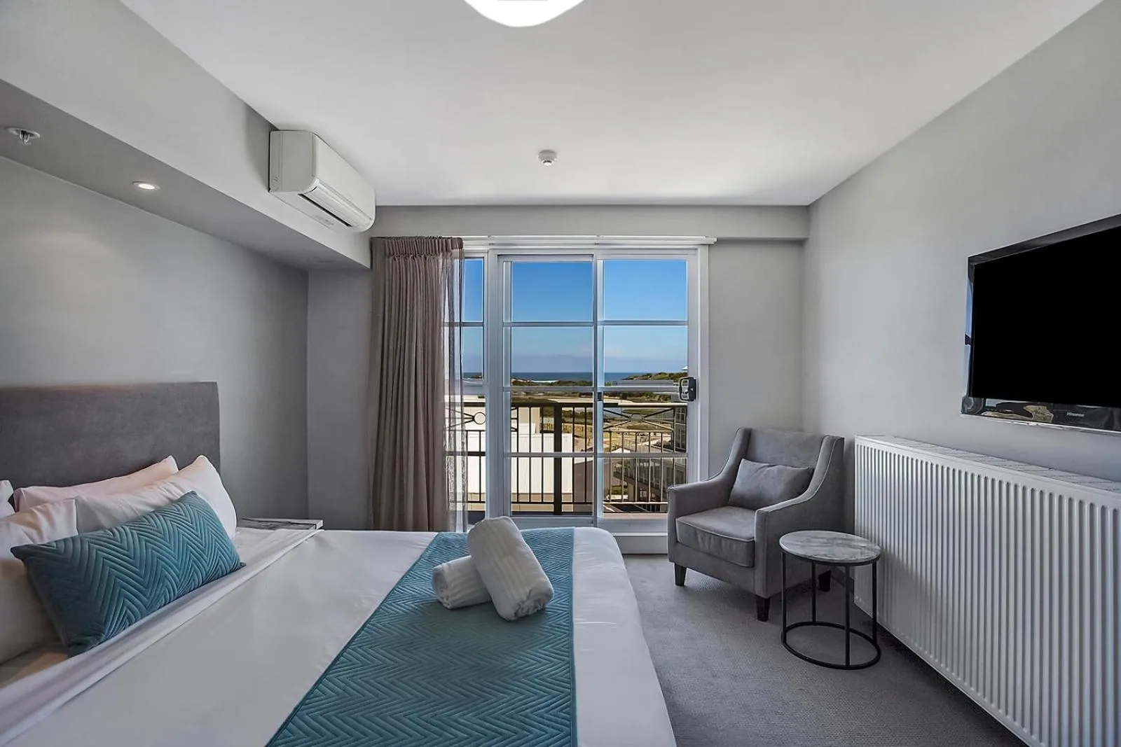 Executive King Room with Ocean View in Deep Blue Hotel & Hot Springs