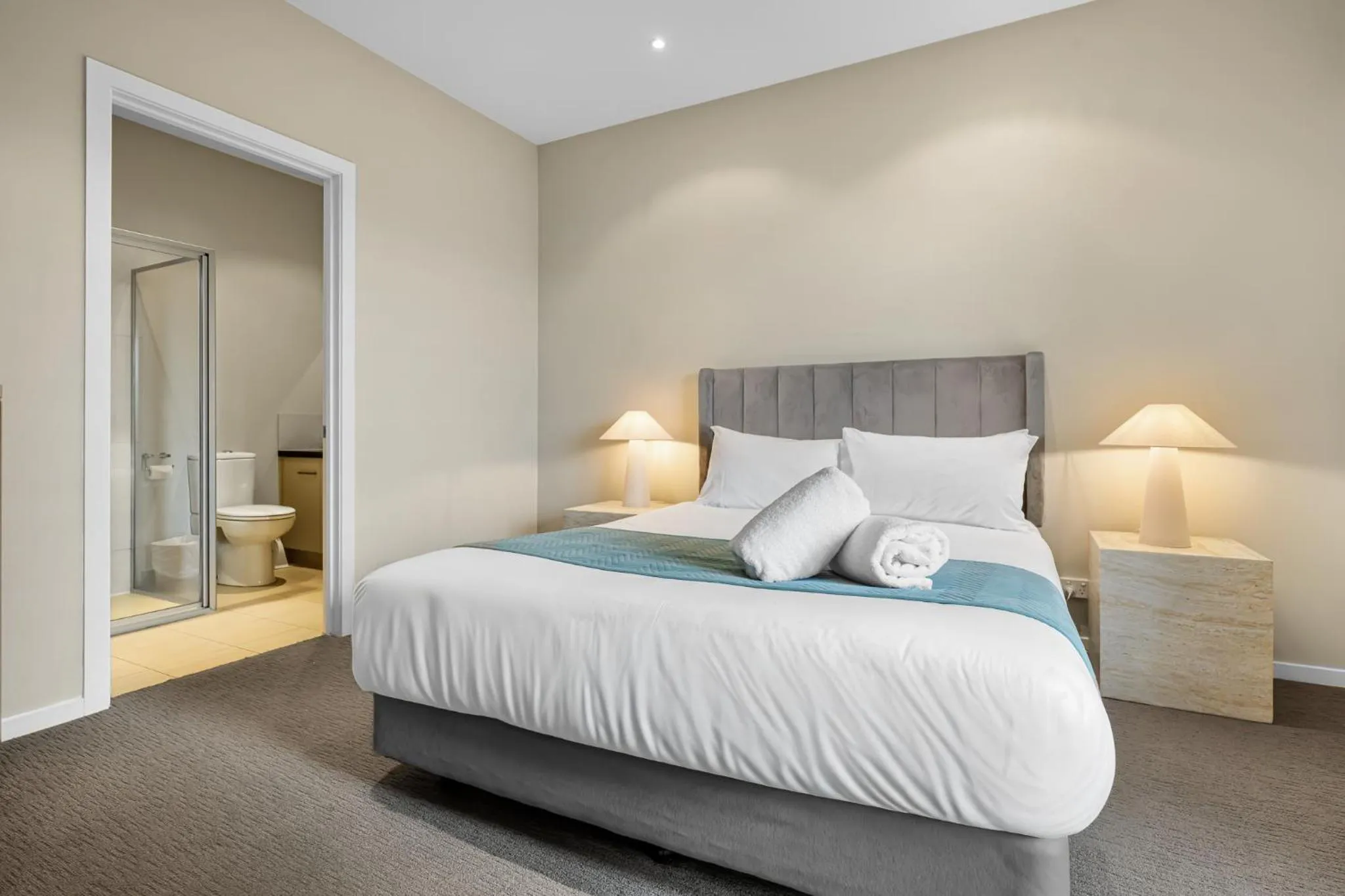 Bedroom, Bed in Deep Blue Hotel & Hot Springs