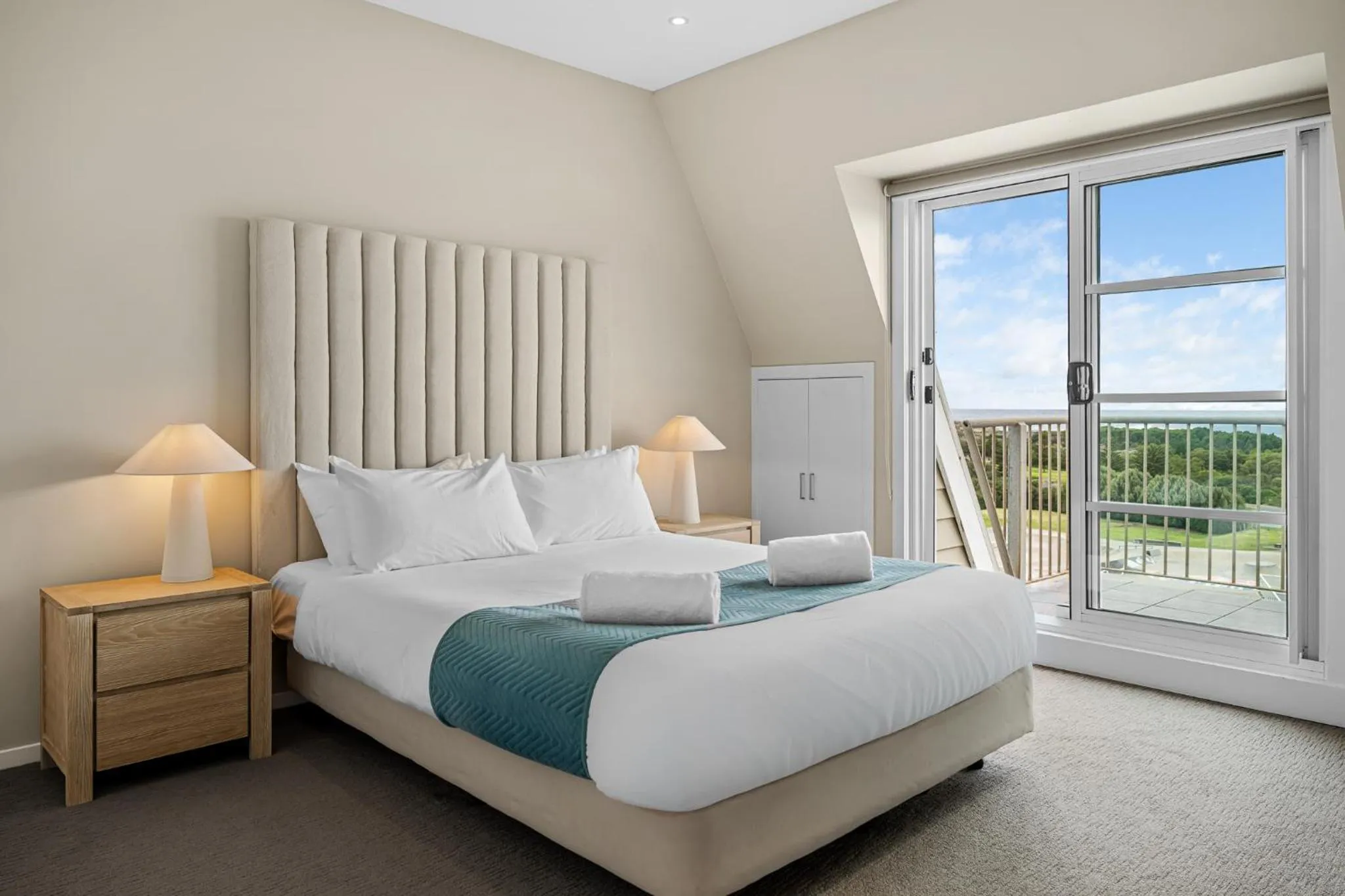 Bedroom, Bed in Deep Blue Hotel & Hot Springs