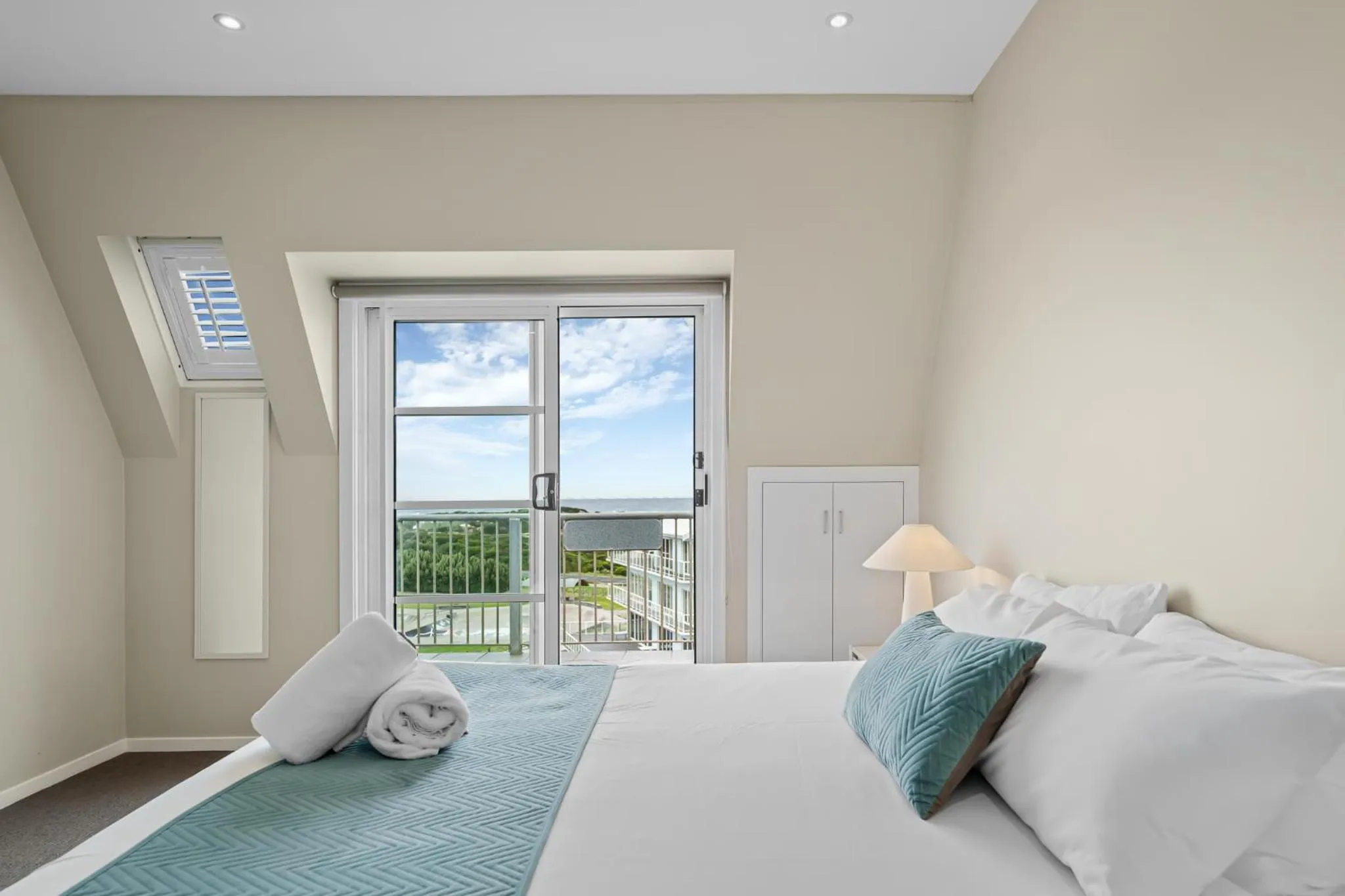 Bedroom, Bed in Deep Blue Hotel & Hot Springs